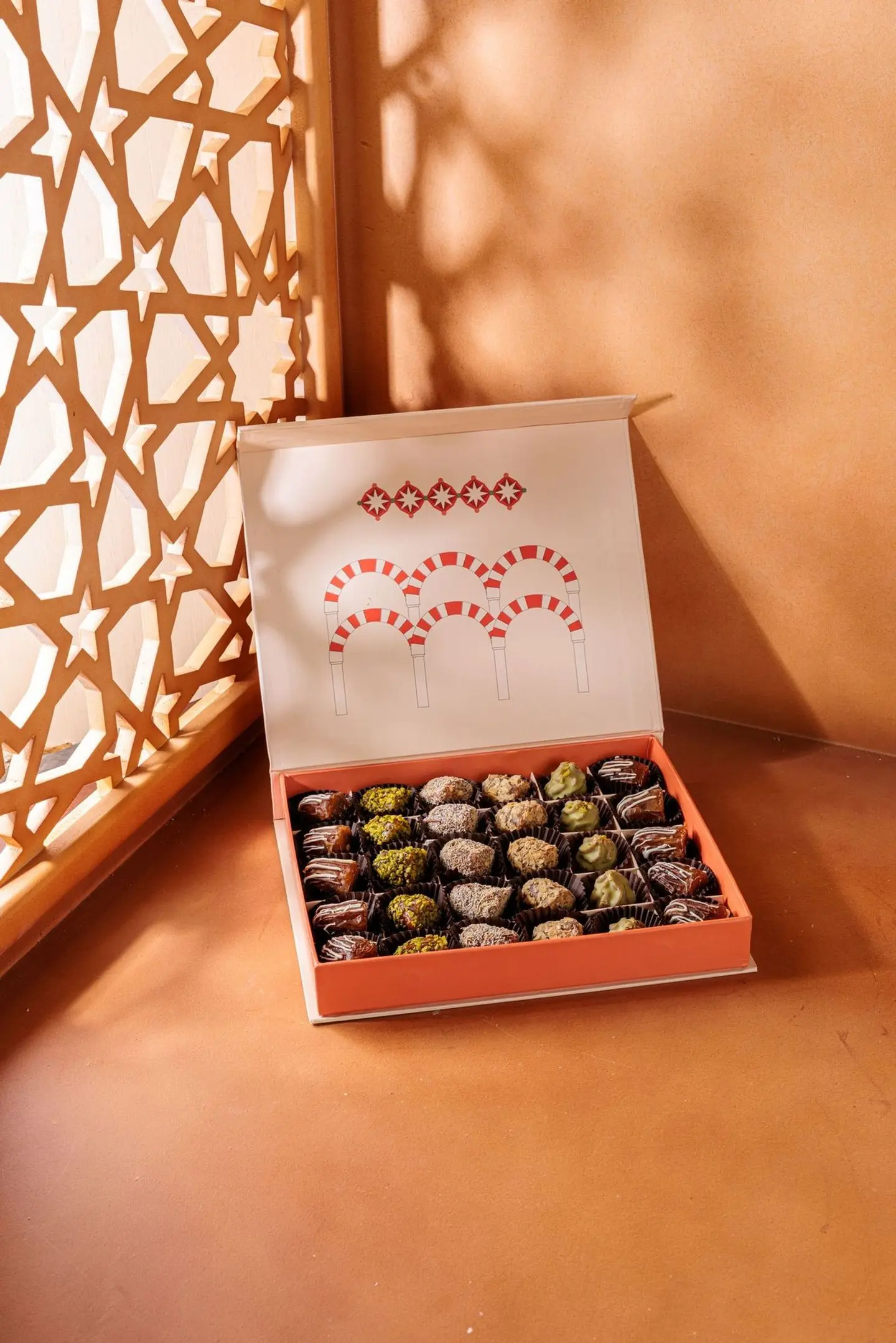 Selection Of Dates Large Box