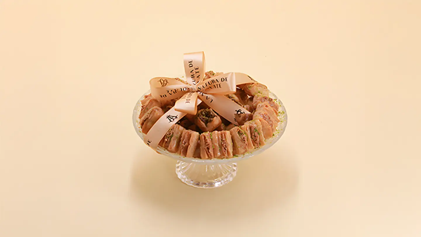 صينية كرستال دائري مشكل بقلاوة