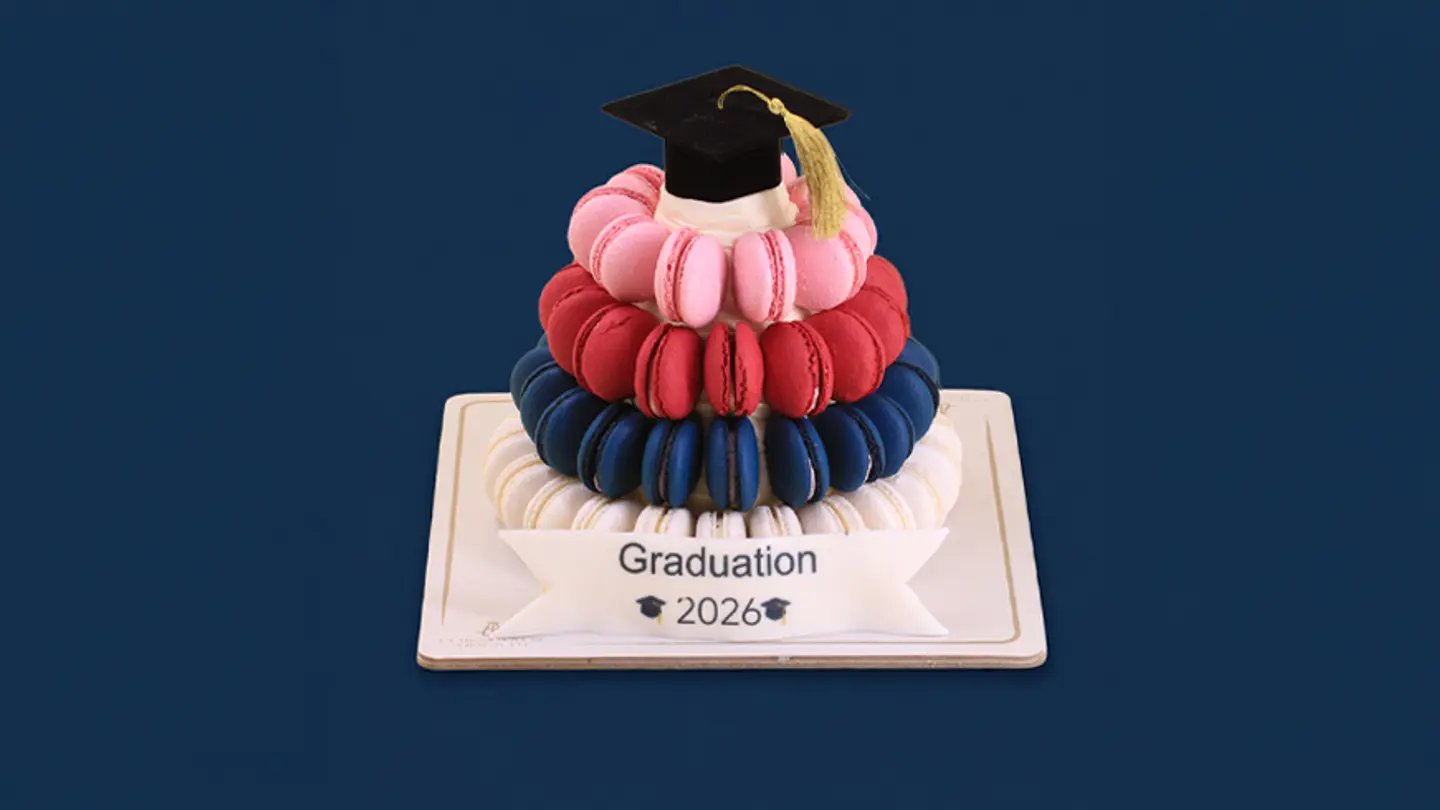 Graduation Macarons 2026