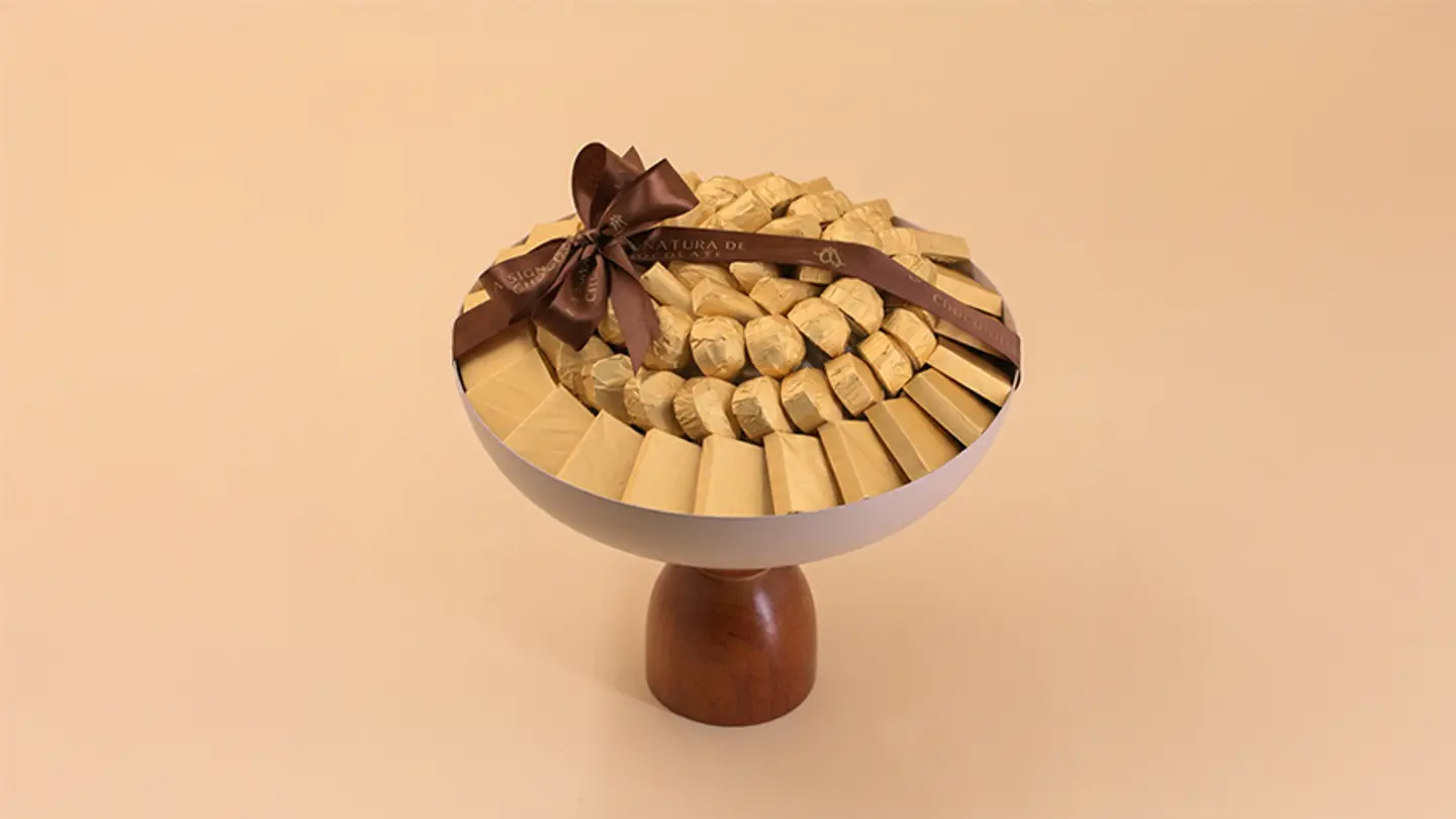 Wooden Base Tray Wrapped Chocolate 1853