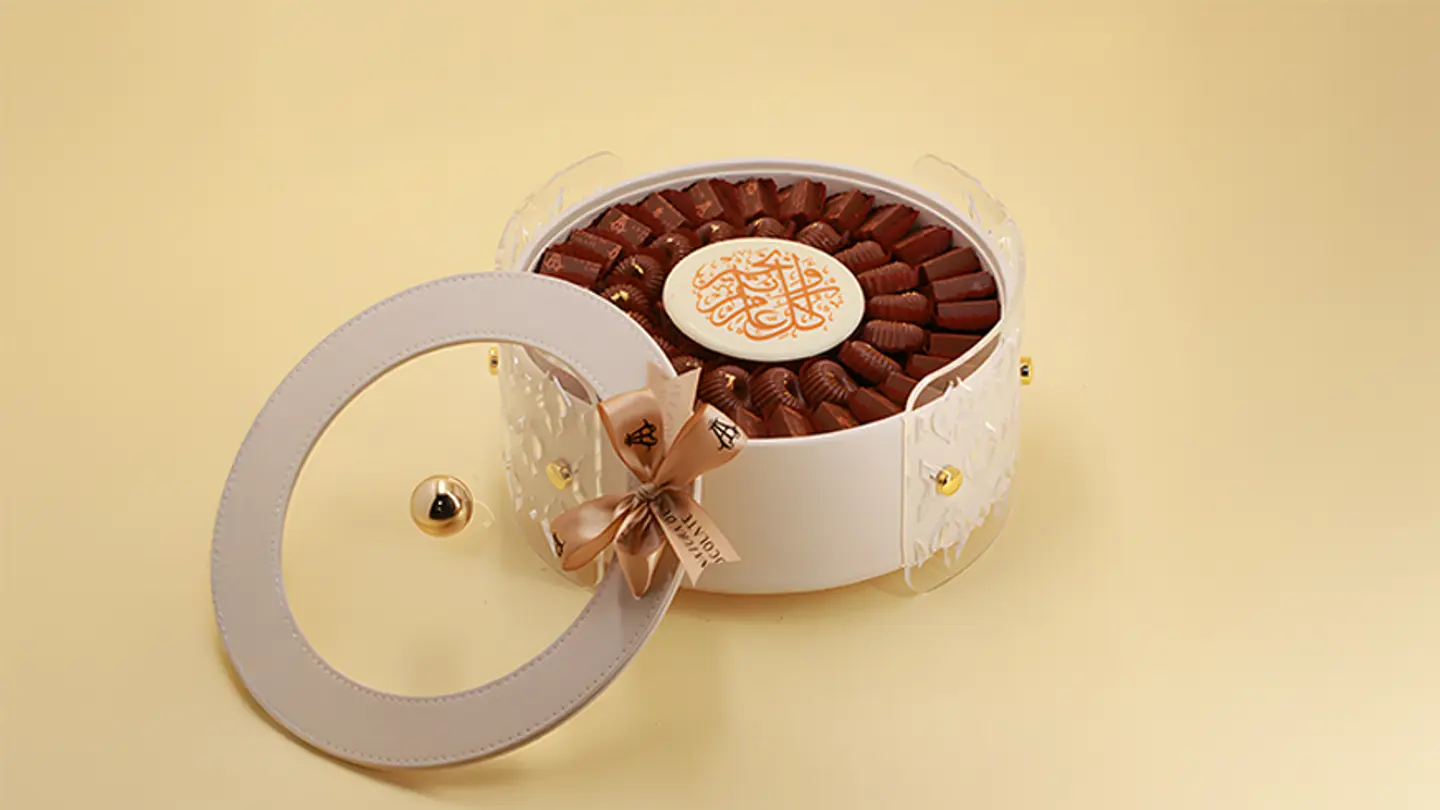 Oval Leather Tray With Exposed Chocolate And Eid Phrase Bar 1811