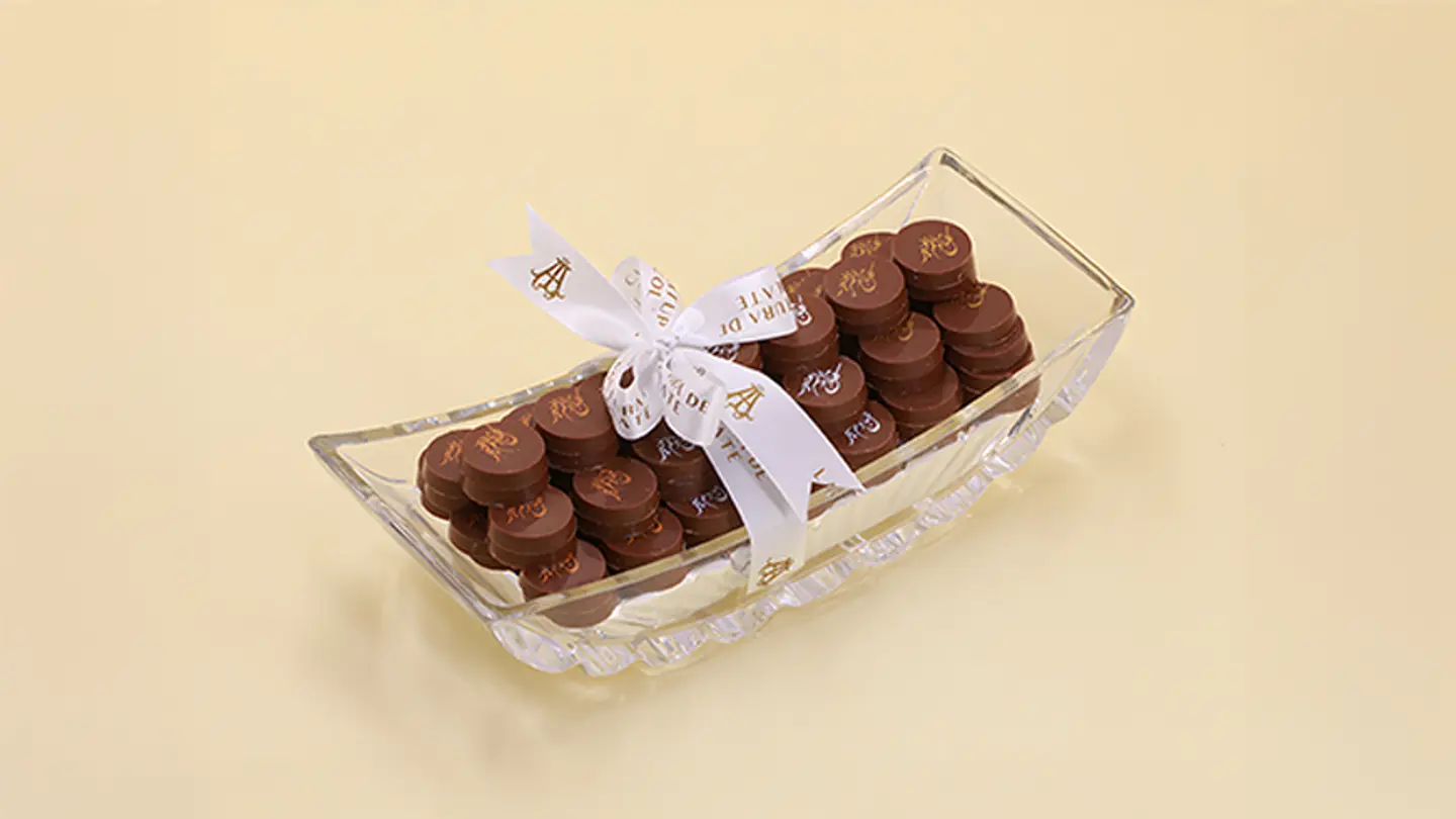 Glass Tray With Exposed Chocolate Eid Phrase 1830