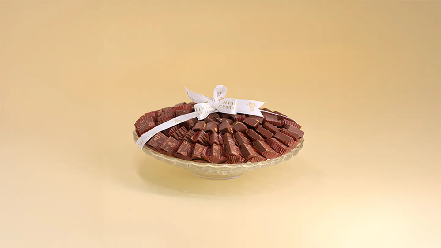 Round Crystal Tray With Exposed Chocolate 1822