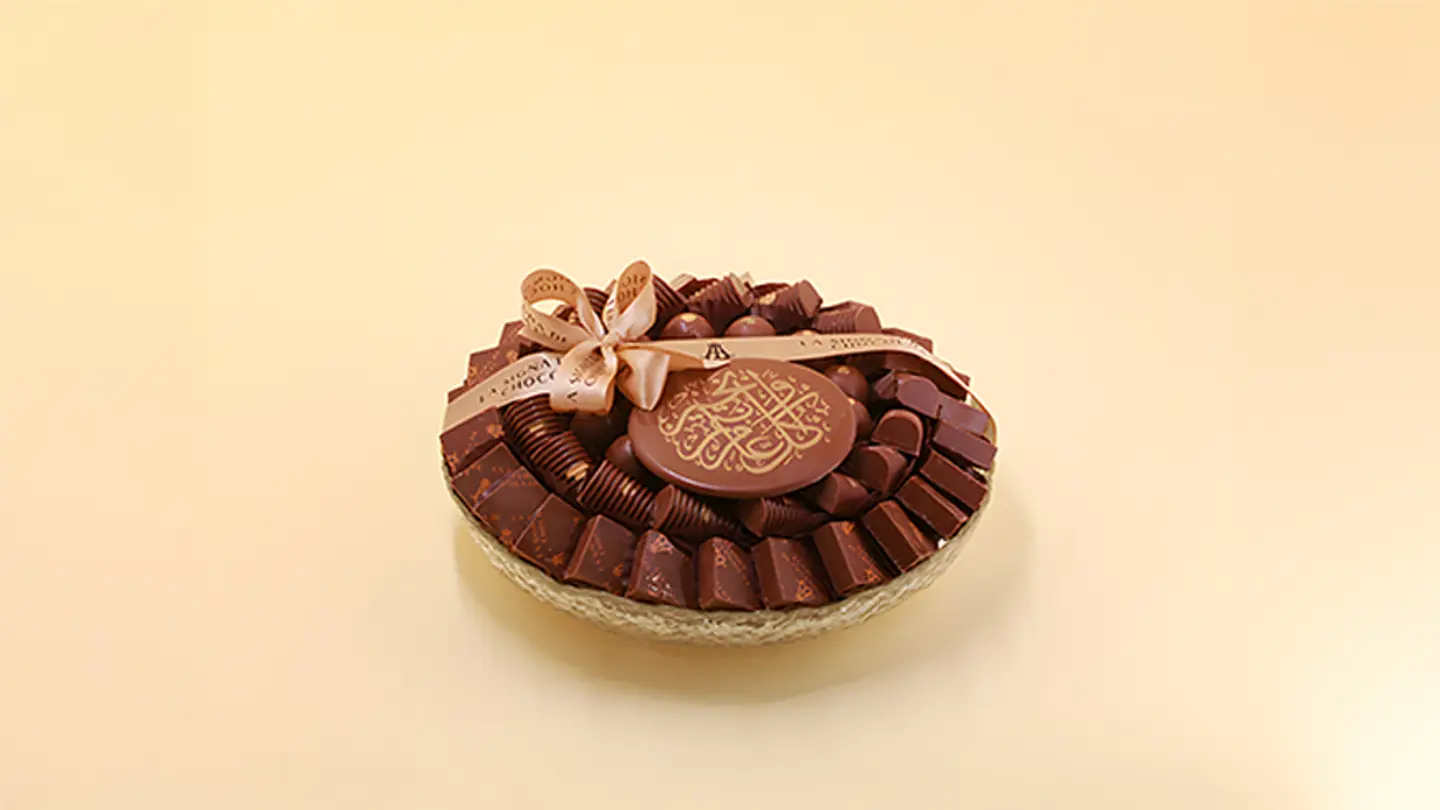 Round Tray With Exposed Chocolate And Eid Bar 1836