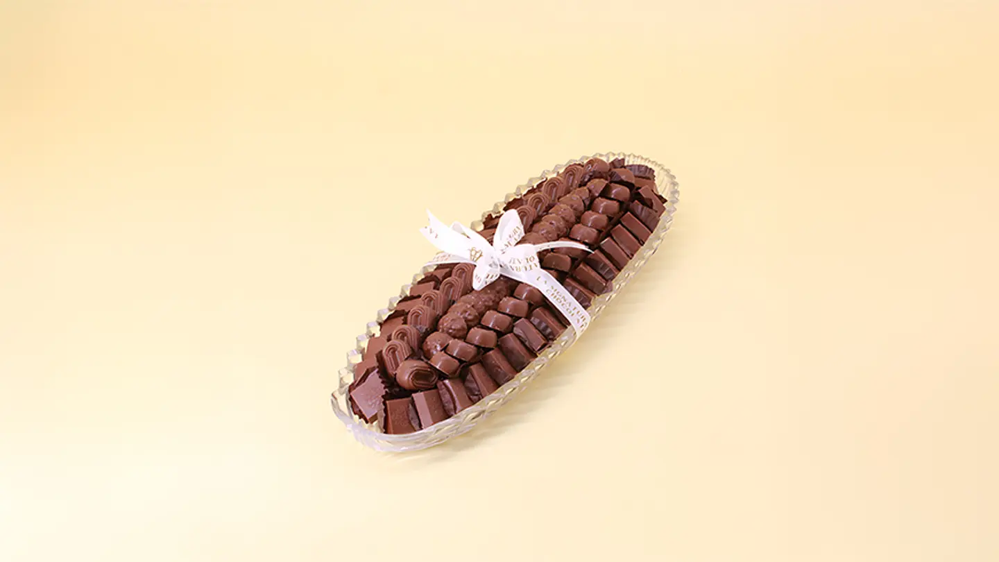 Oval Crystal Tray With Exposed Chocolate Eid Phrase 1833