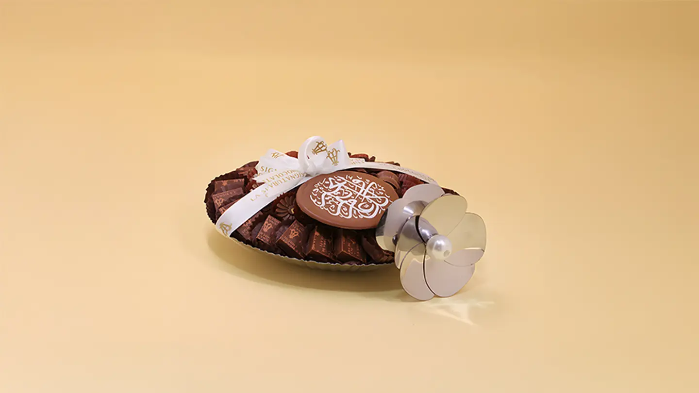 Steel Flower Tray With Exposed Chocolate And Eid Bar 1801
