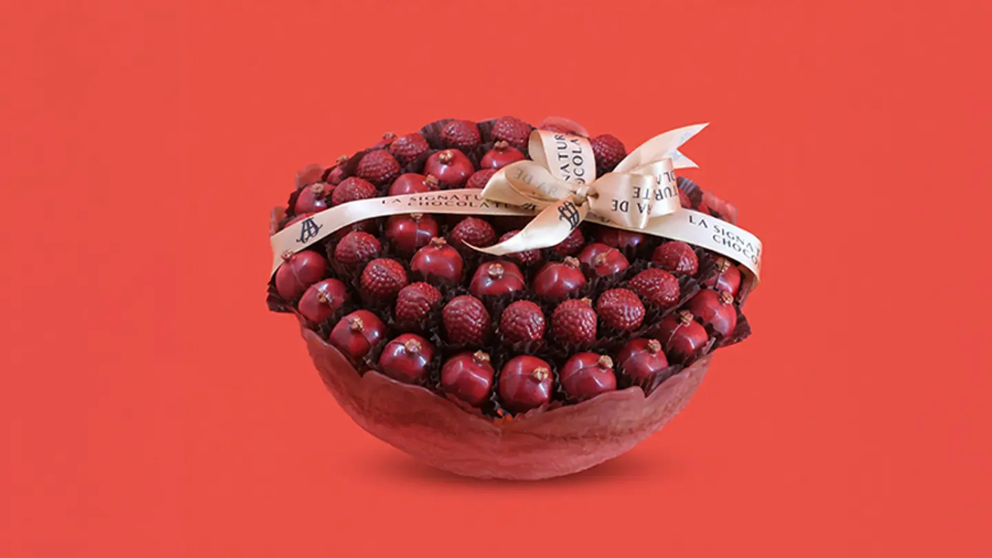 Open Pomegranate And Berries Chocolate Tray 1867