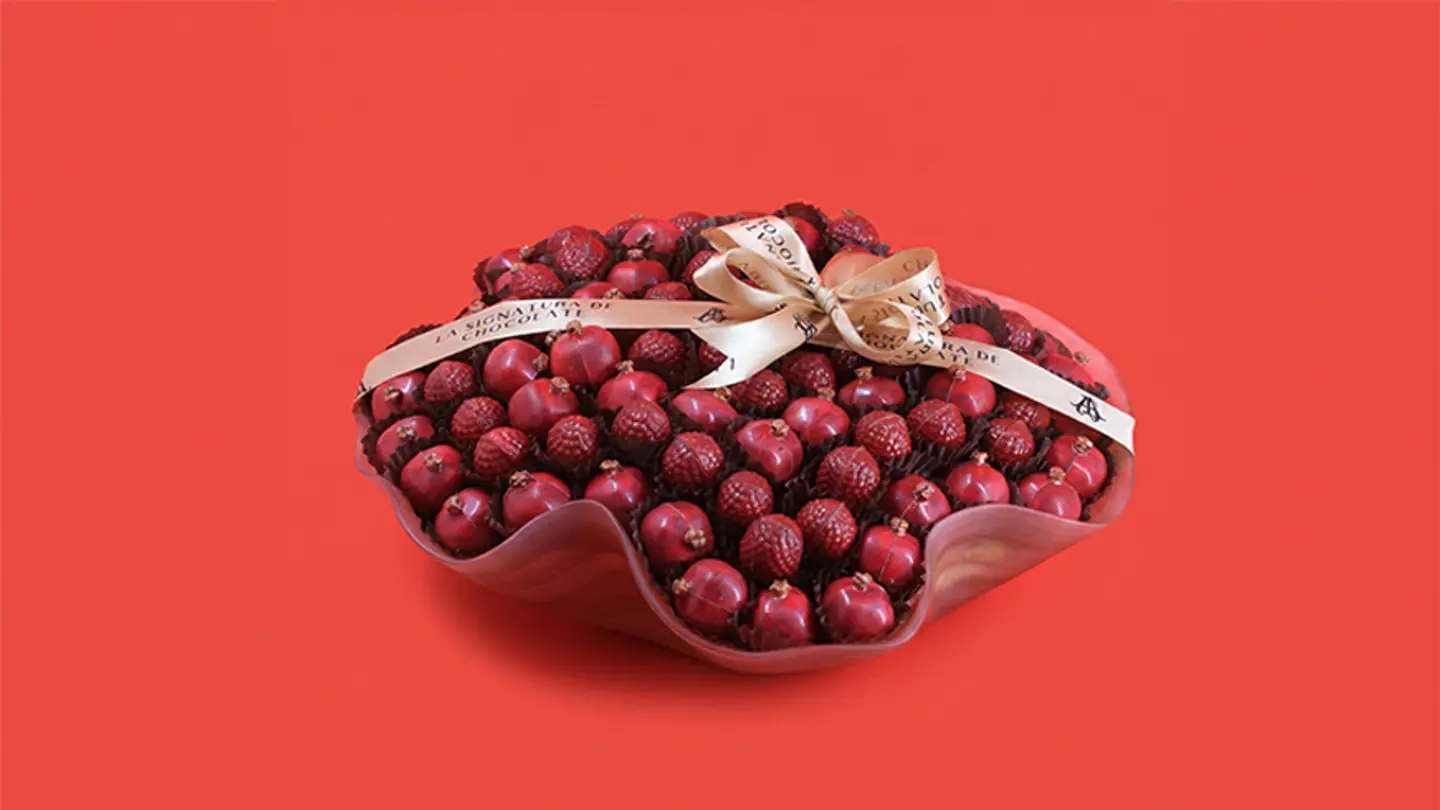 Open Pomegranate And Berries Chocolate Tray 1868