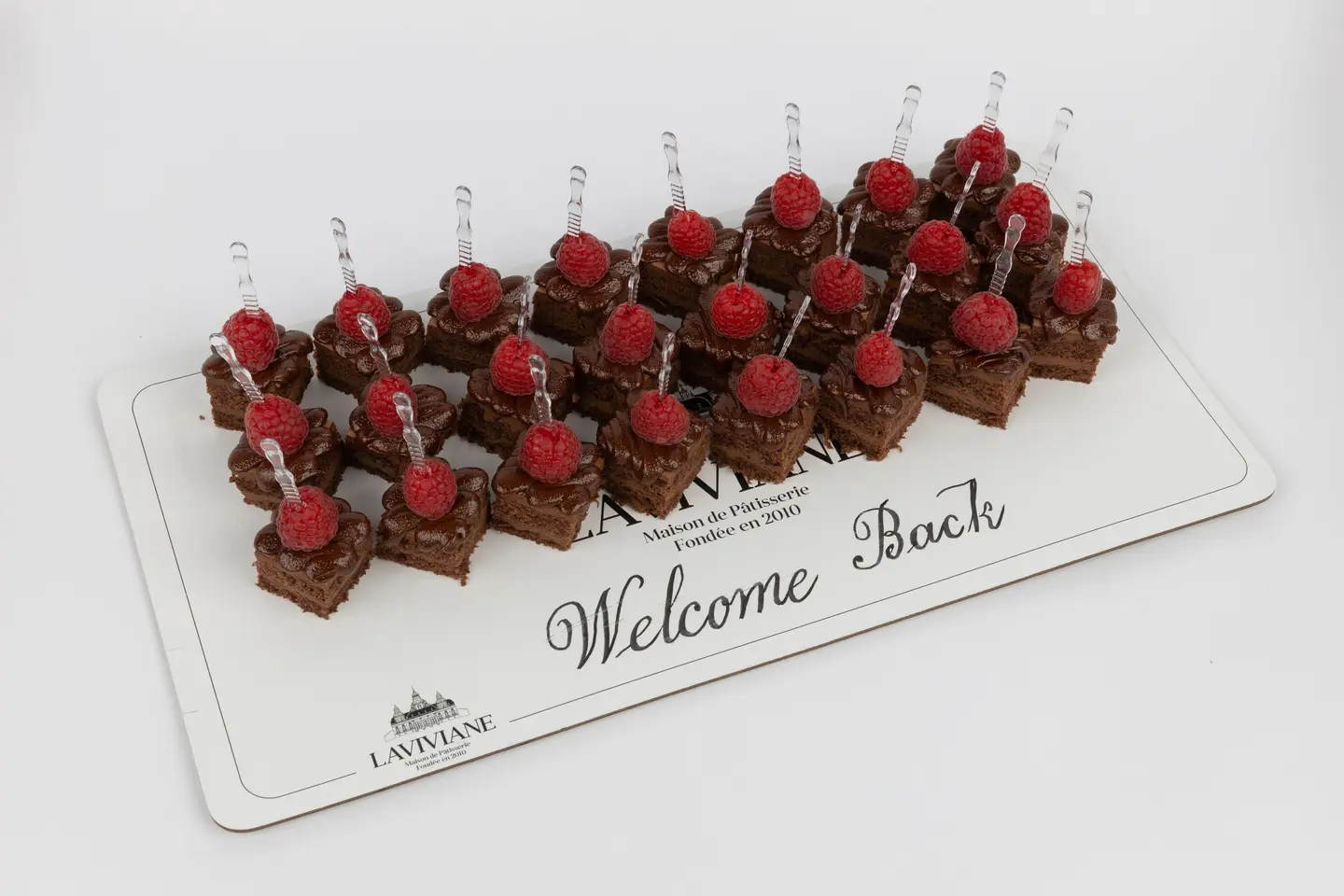 صينية موس الشوكولاتة بايتس للاحتفال