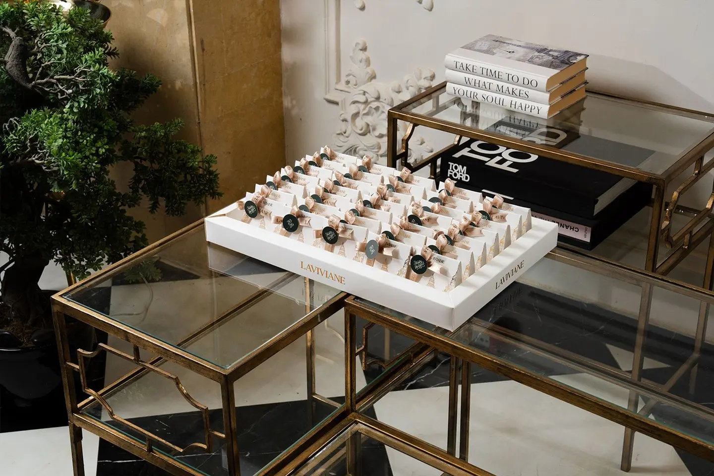 Laviviane Giveaways Tray