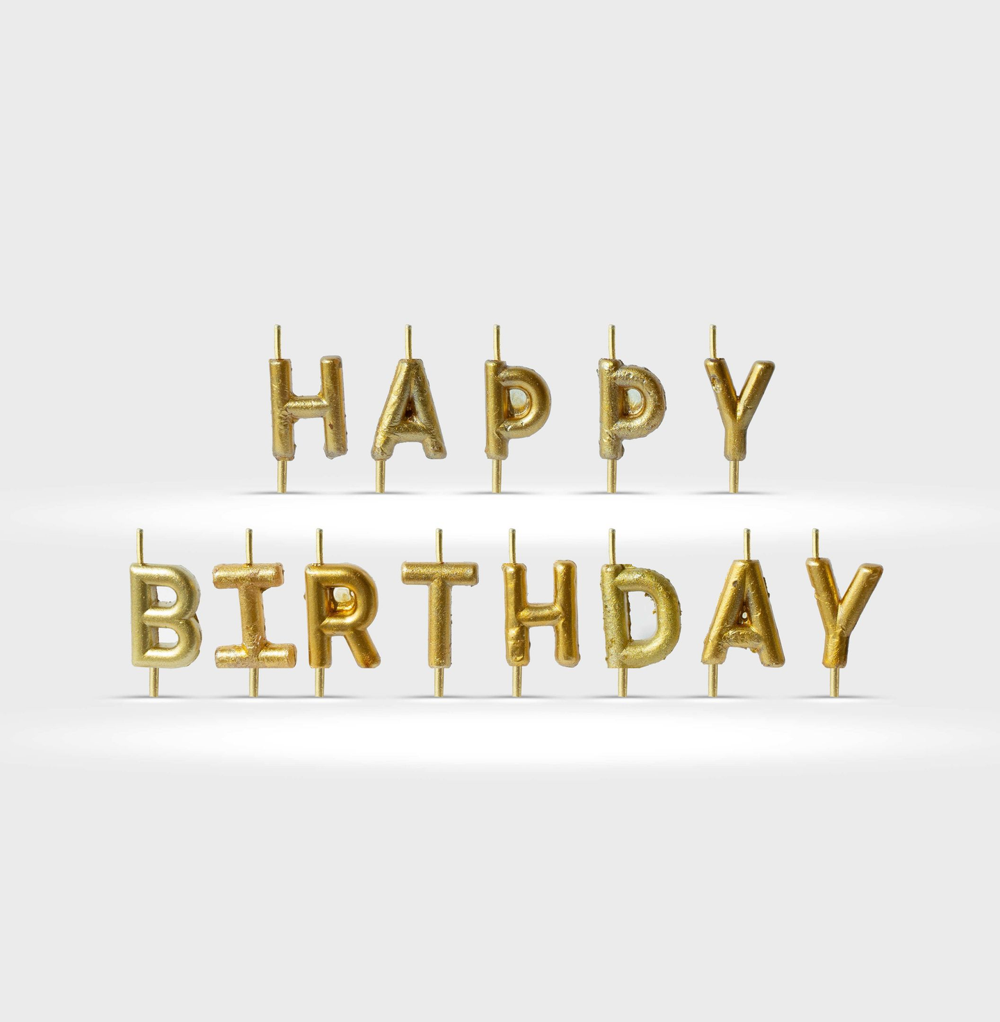 شموع أحرف (عيد ميلاد سعيد) على كيك لاڤيڤيان - ذهبي