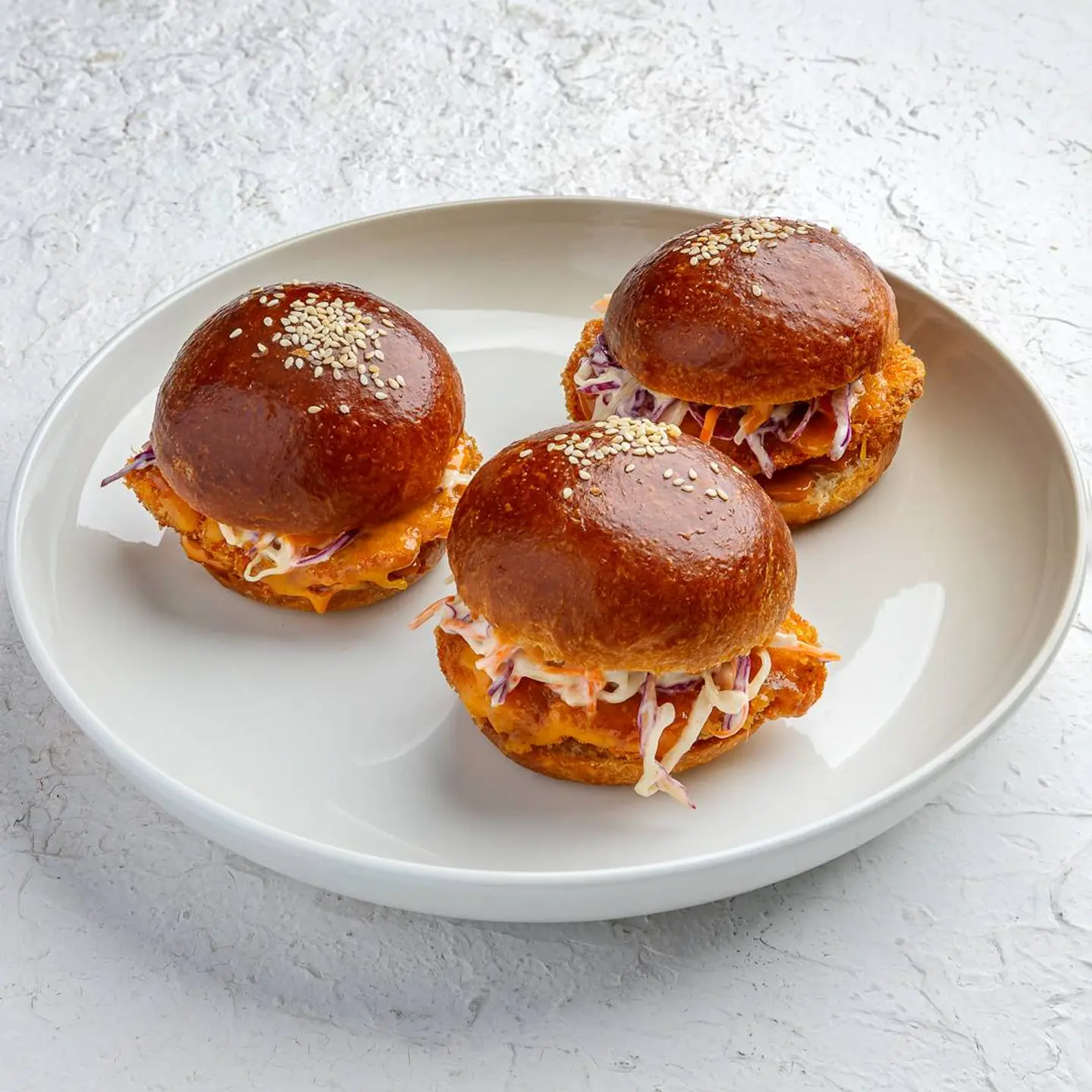 بريوش دوريه بالدجاج والسيراتشا