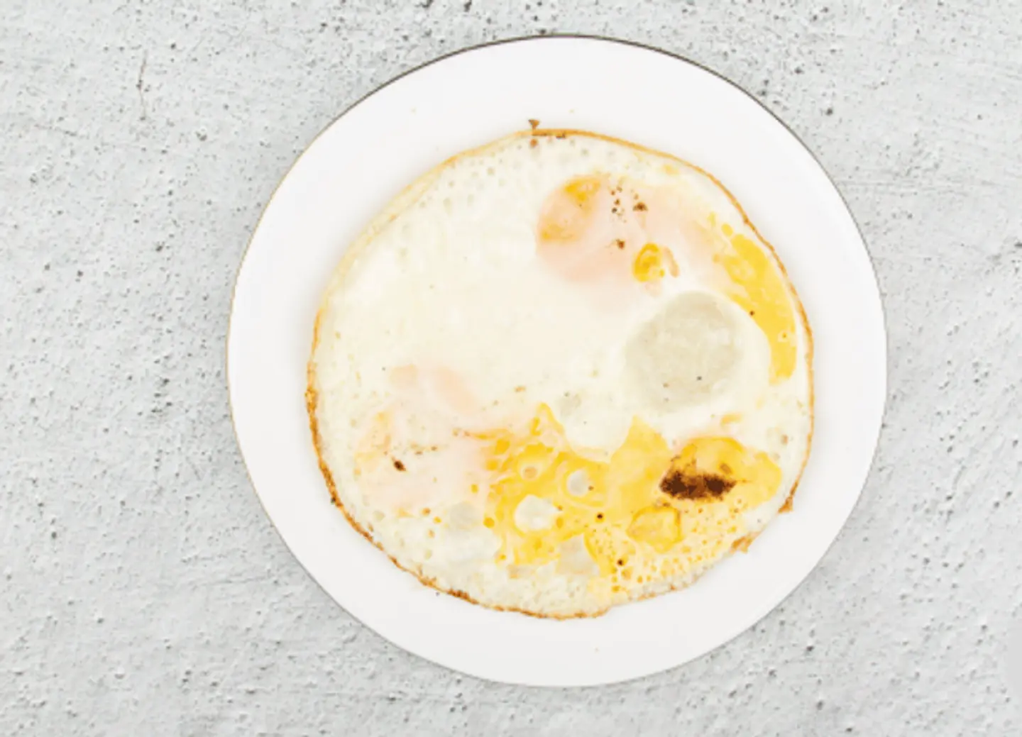 بيض مقلي من جهة واحدة (صنّي سايد)