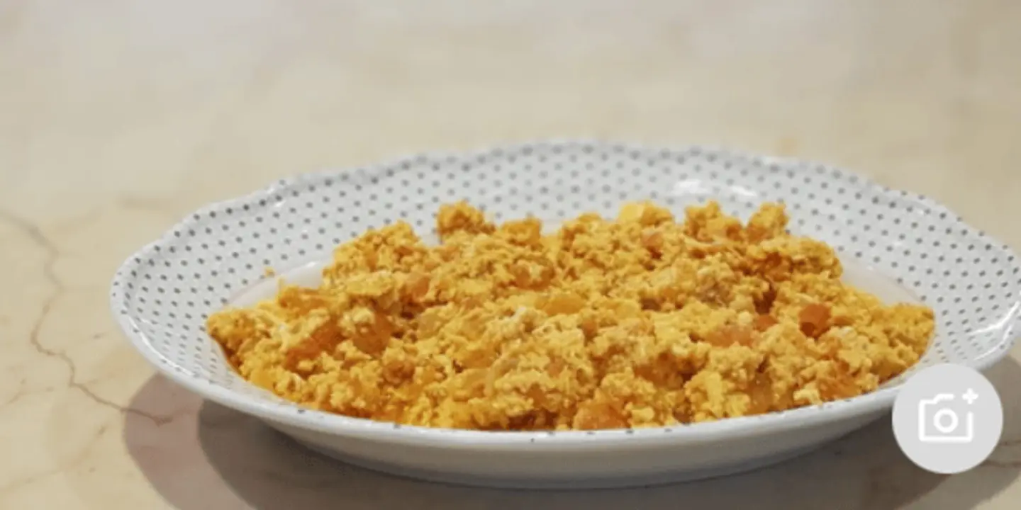 بيض بالطماطم