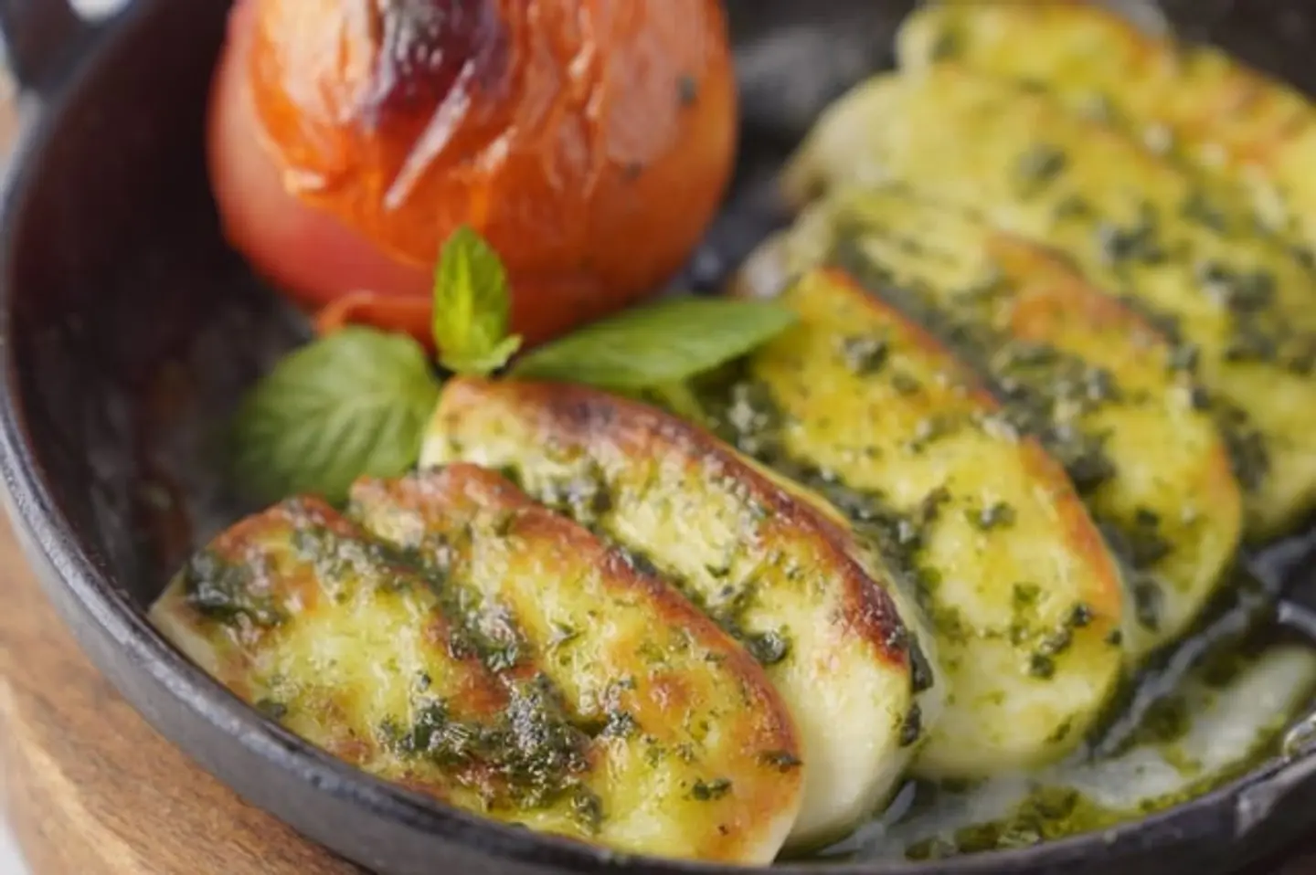 جبنة حلوم بالبيستو