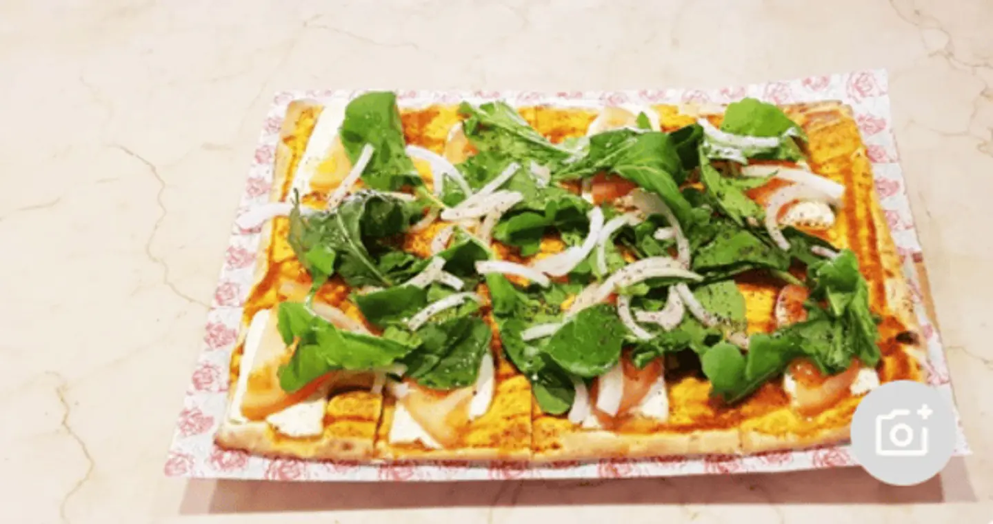 بيتزا لبنانية مخبوزة في الفرن