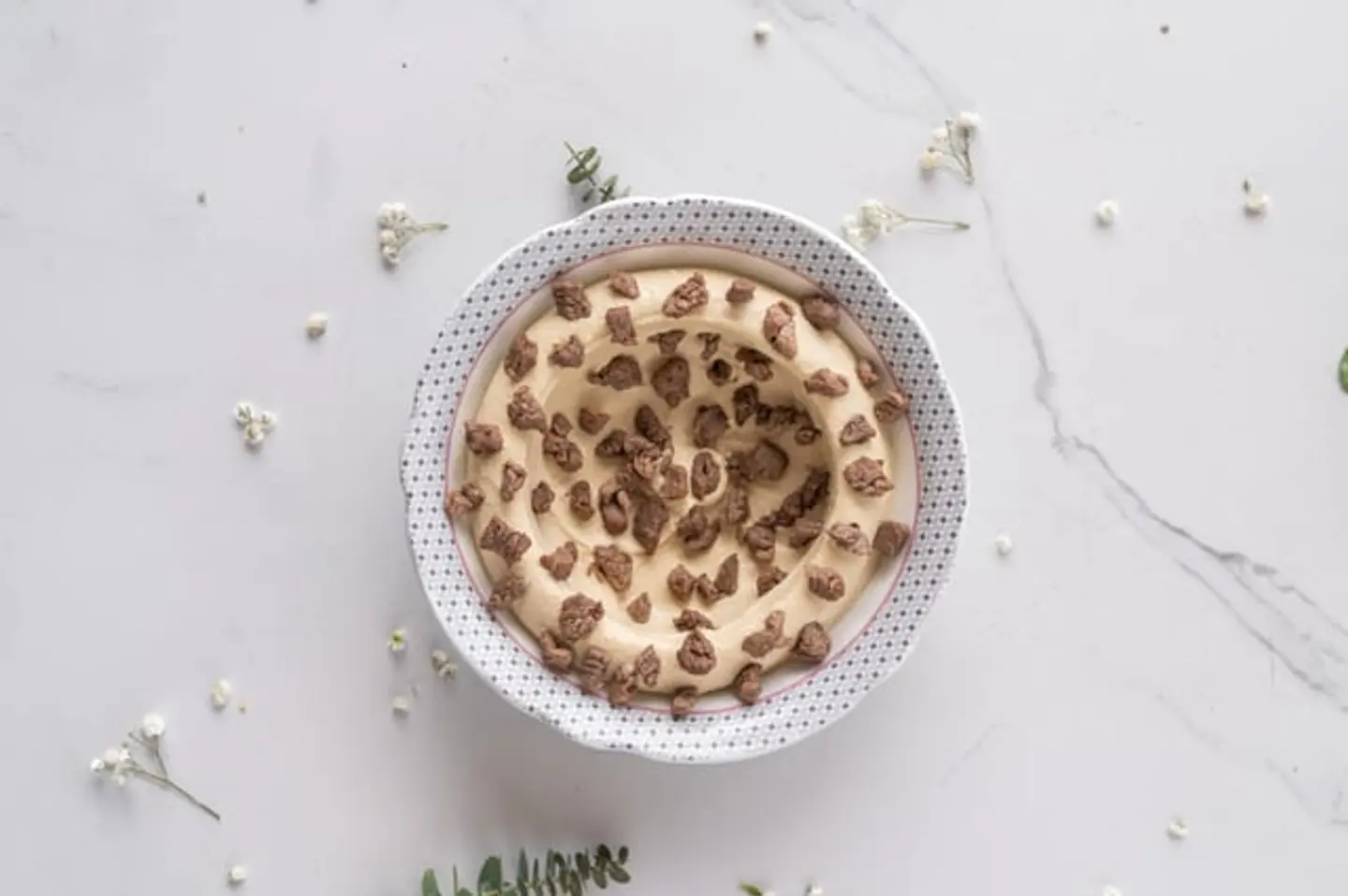 حمص باللحم والصنوبر