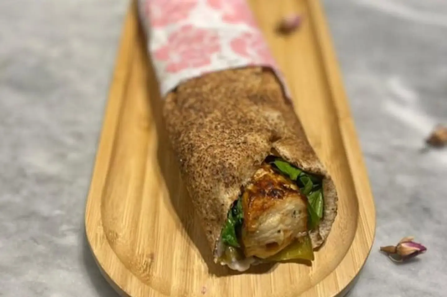 ساندويش دجاج طاووق خفيف