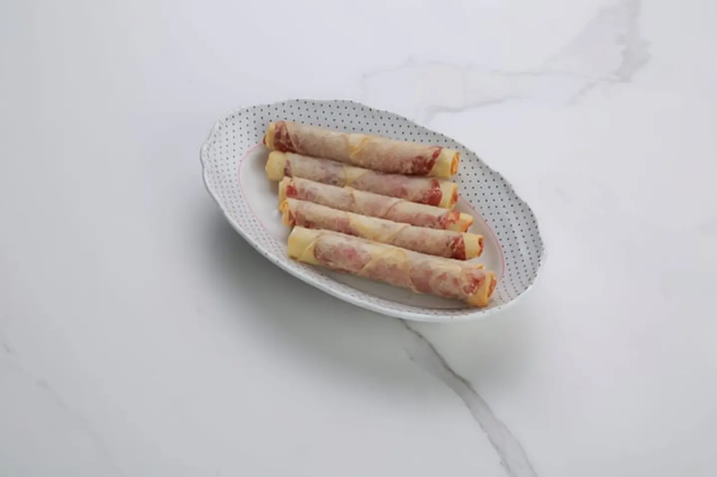 رقائق البسطرمة بالجبنة