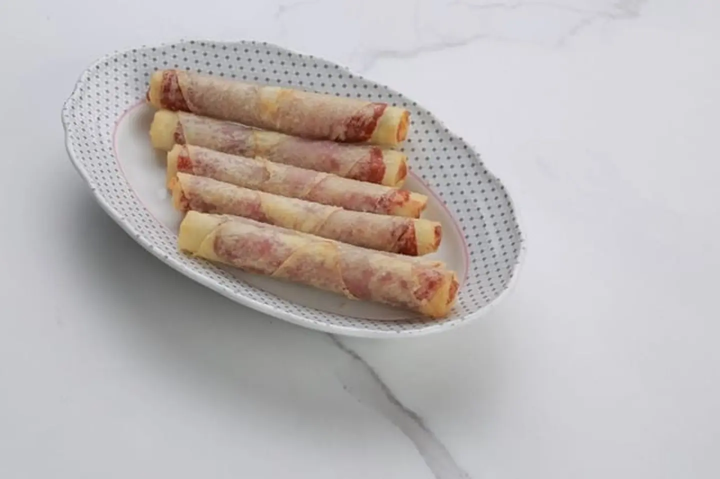 لفائف الجبن بالبسترمة مجمدة