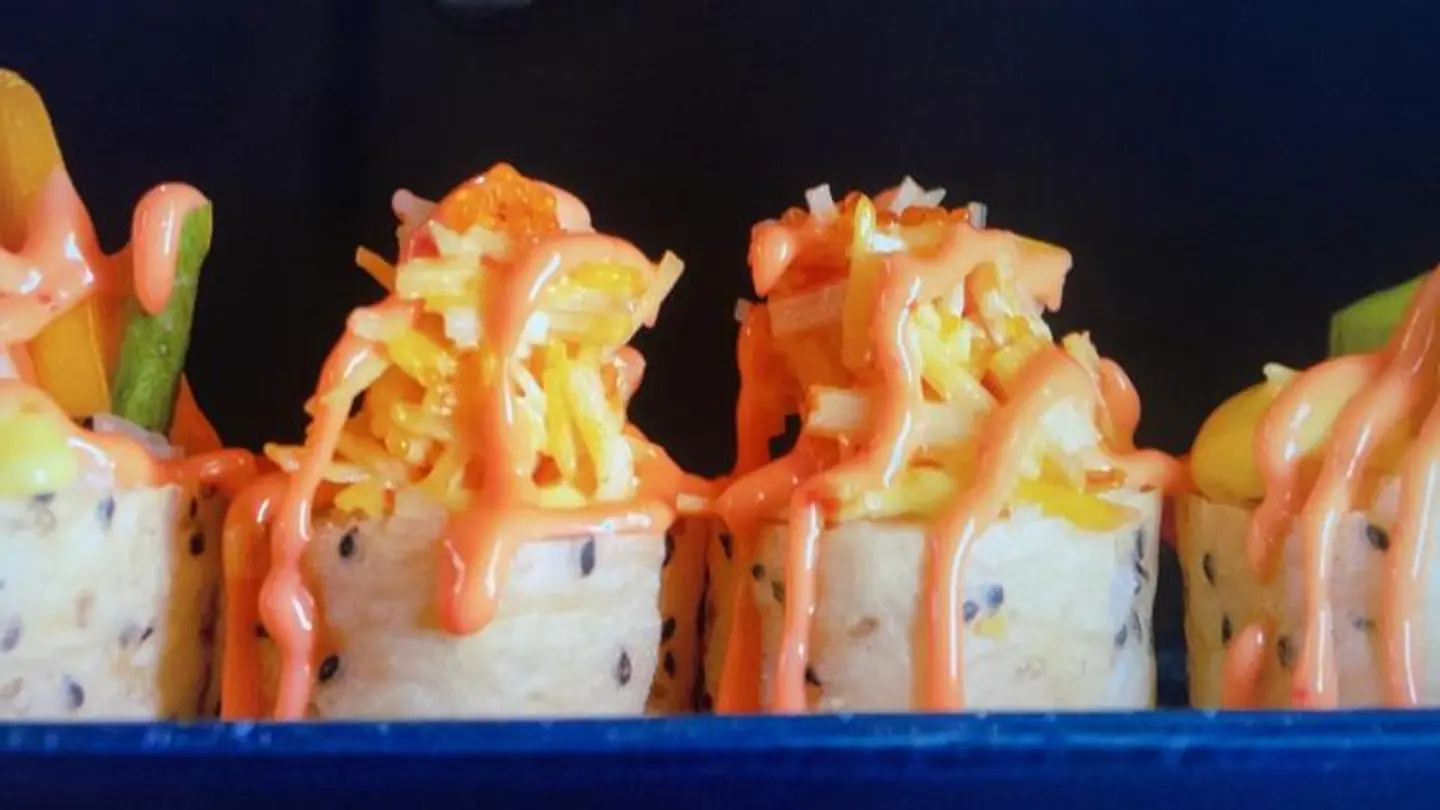 Crab Mango Roll