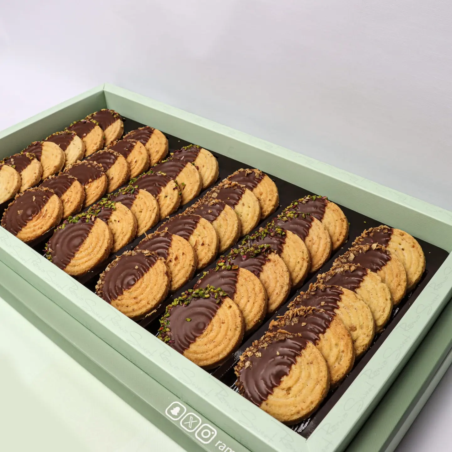 Round Crunchy Pistachio Ramia