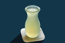 عصير الليمون الطازج