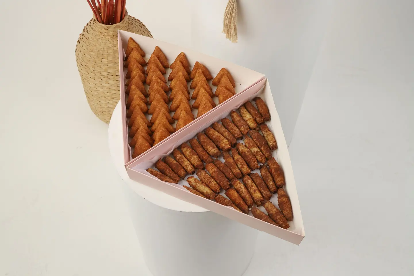 مثلثات الحلى و لافائف القرفة مجمدة