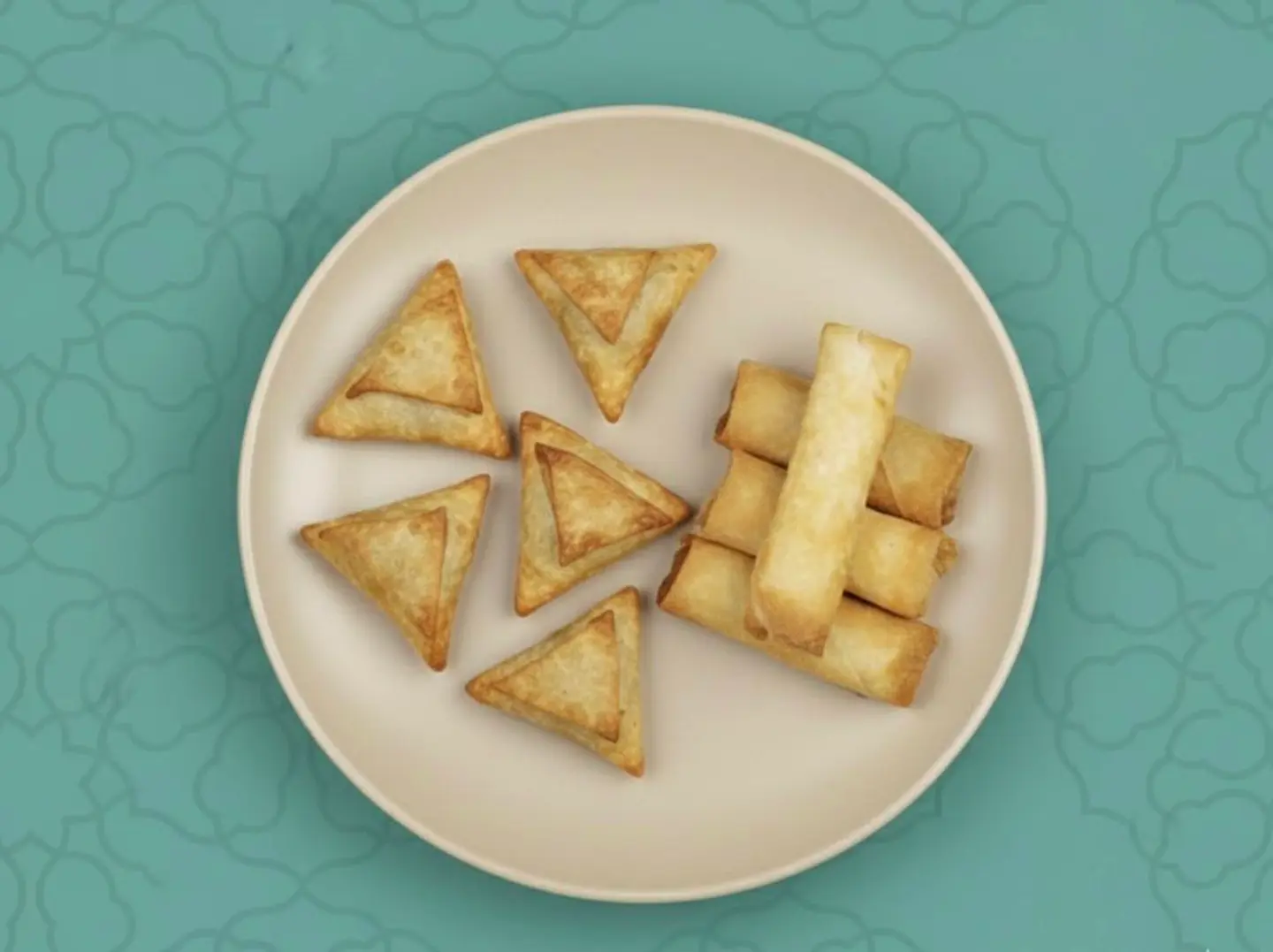 بوكس المقليات سمبوسة 28 حبة + سبرنج رول 16 حبة