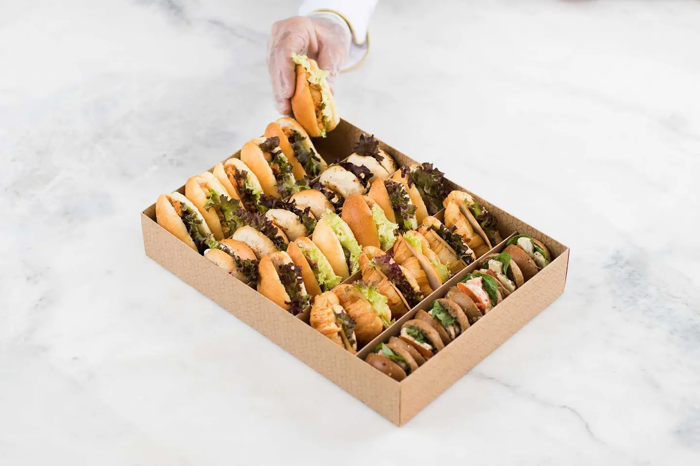 بوكس ميني ساندويتش (15 قطعة )