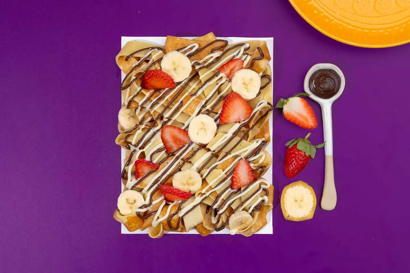 فوتشينّي بالفراولة والموز