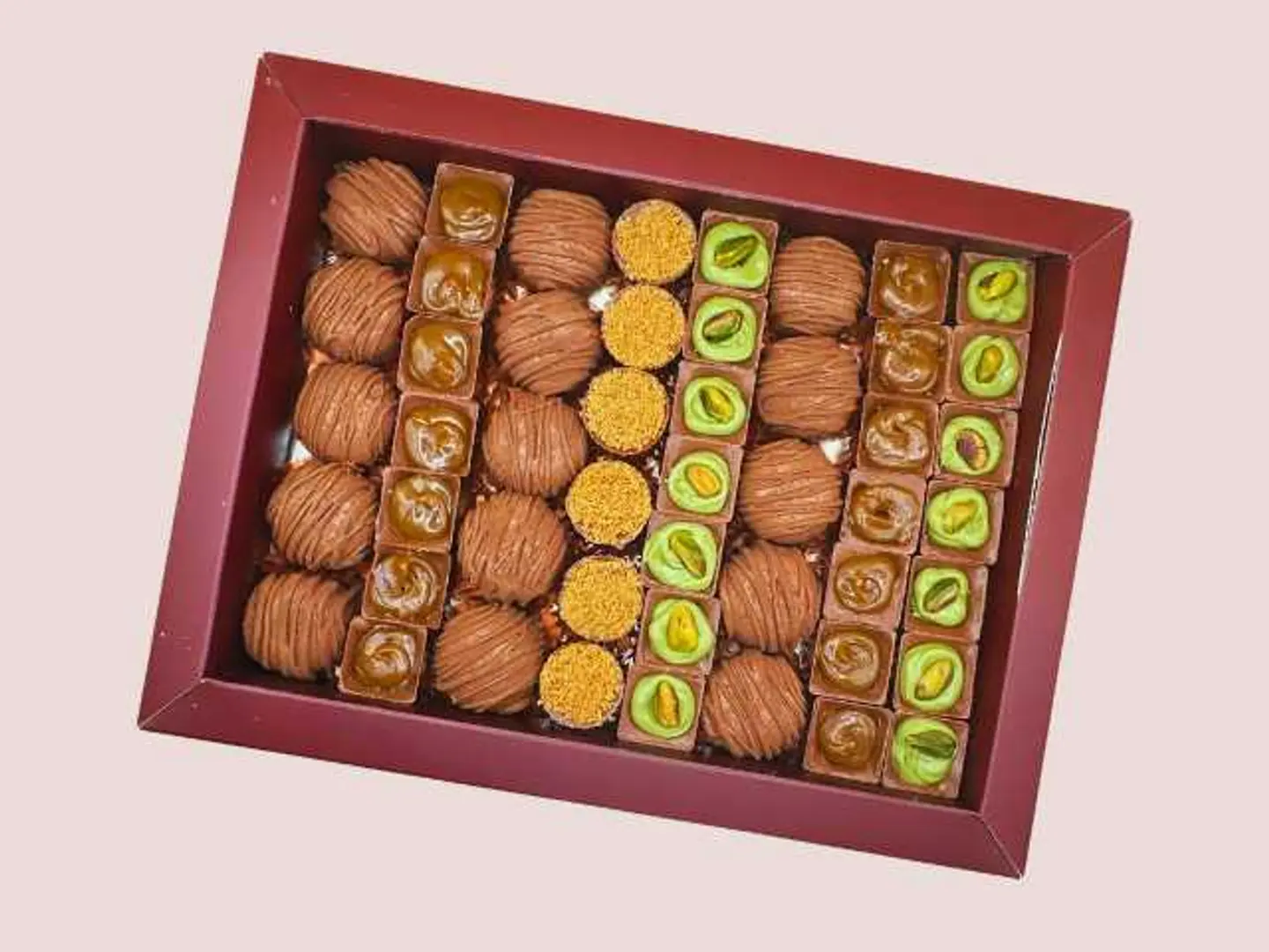 مزيج أوريو وكاسات الشوكولاتة