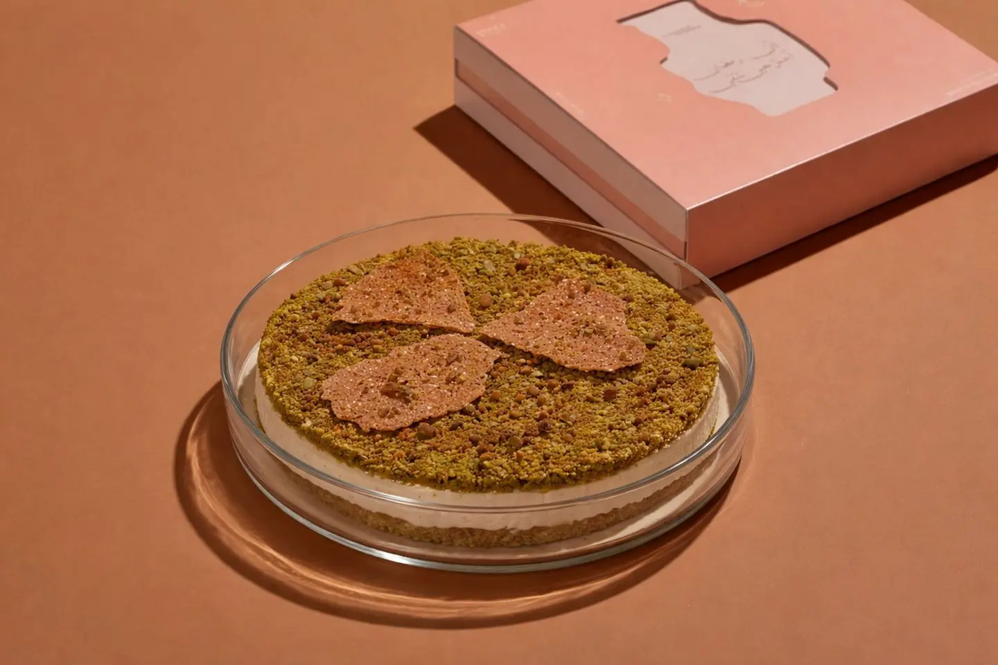 كرنش الفستق بالكنافة والقيمر