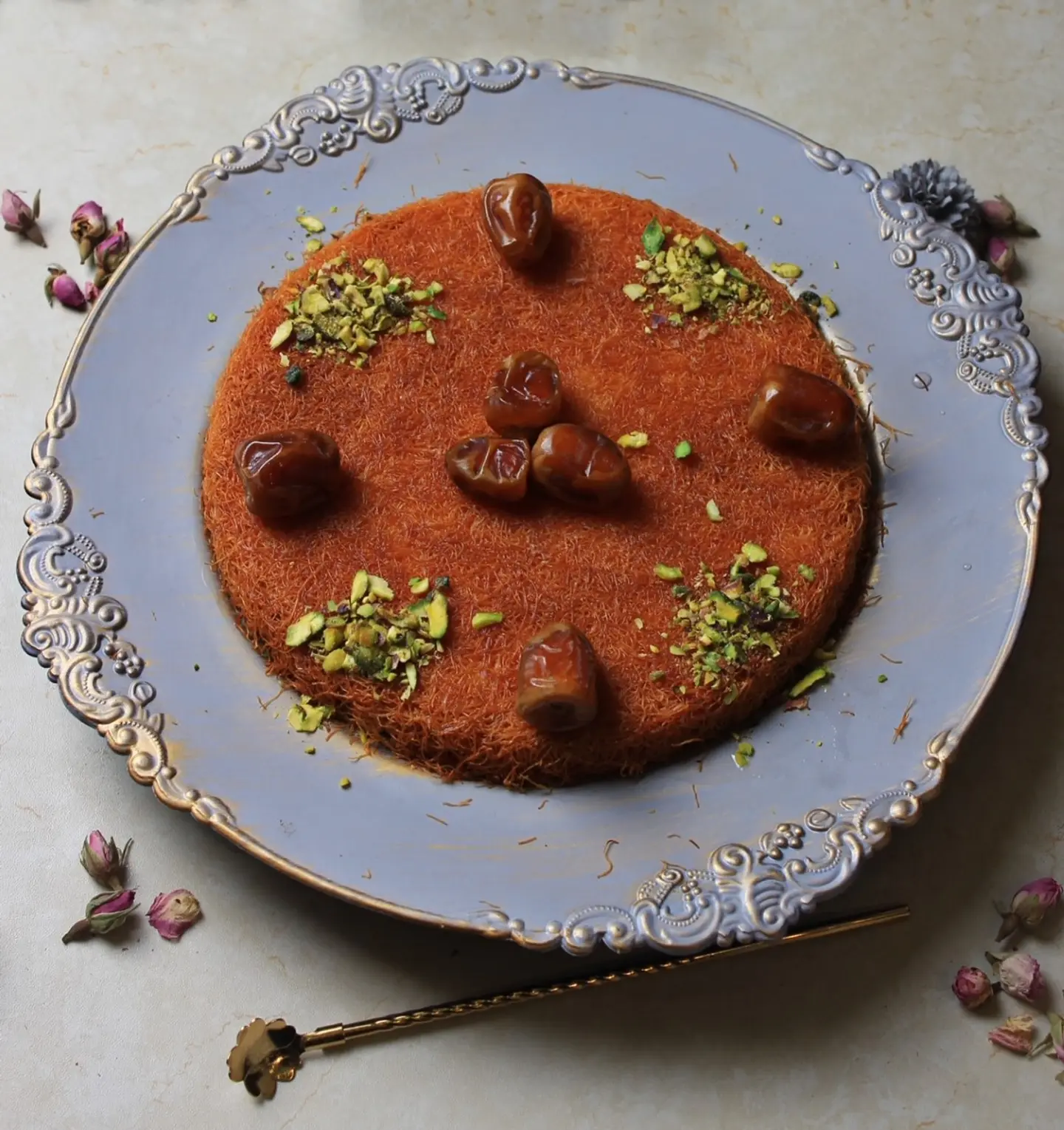 كنافة تمر بالقشطة