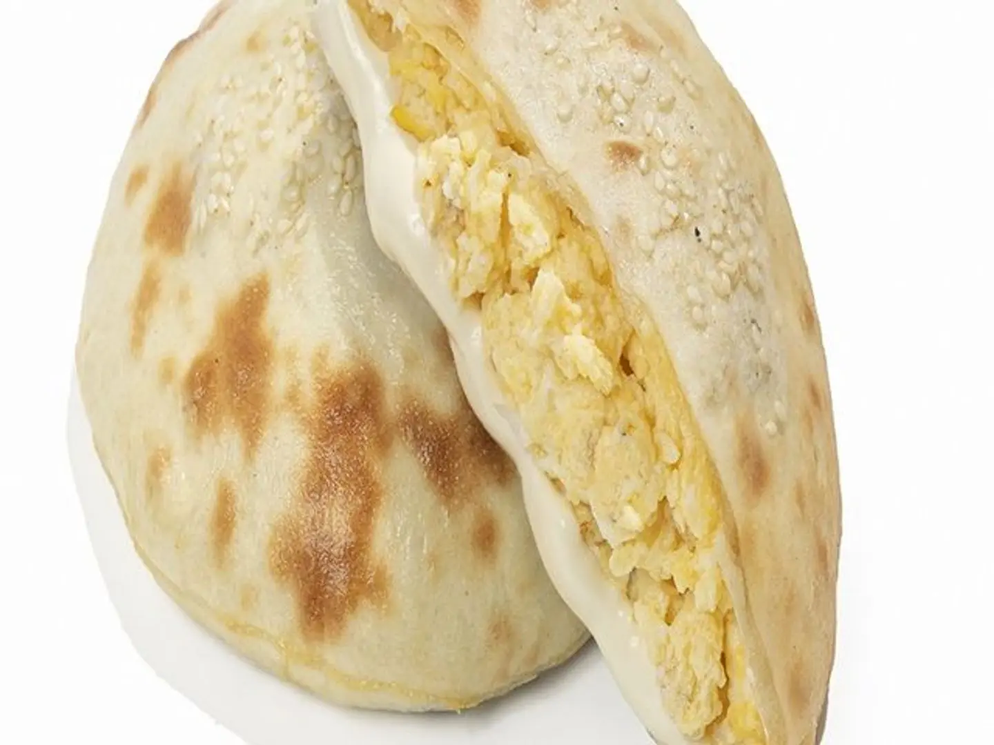 عرض مدورة بيض اسكرمبل بالجبنة (ثلاثة حبات)