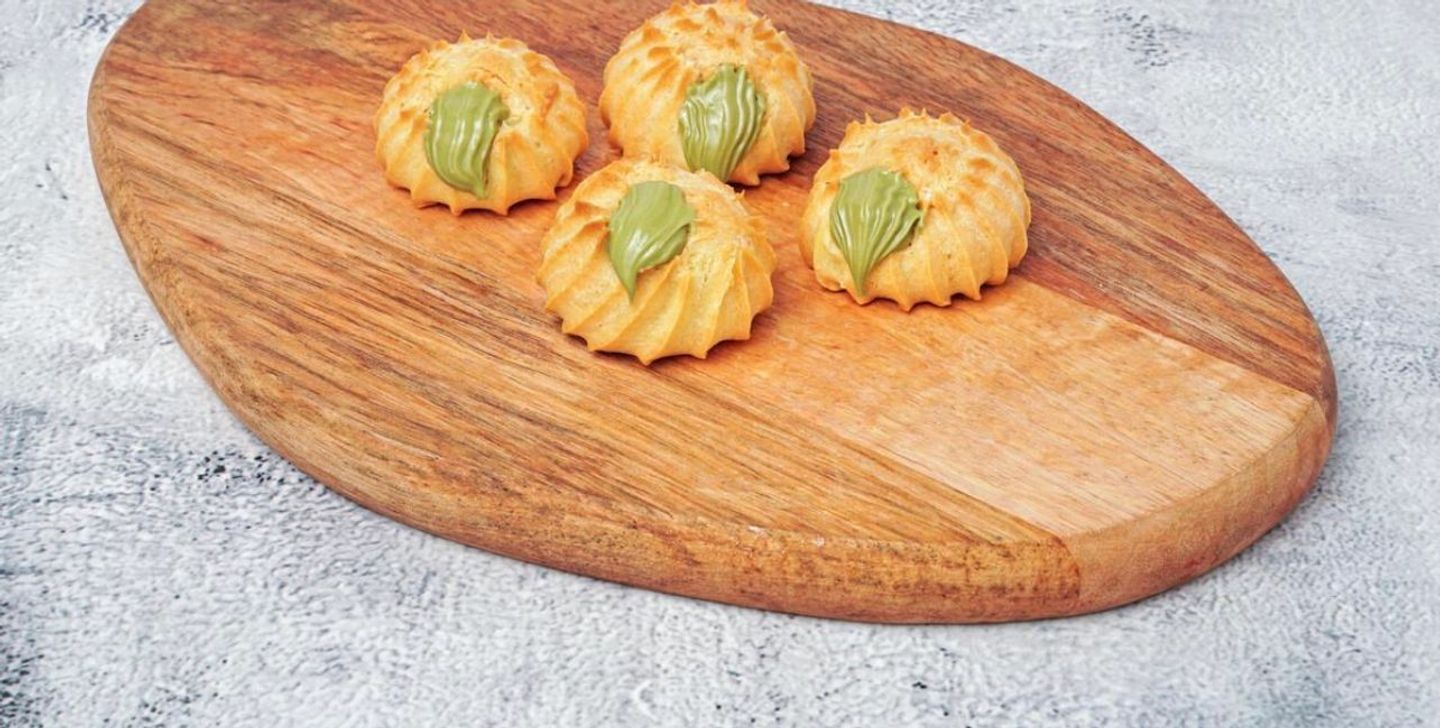 Balah Al Sahm Stuffed With Pistachio - Small