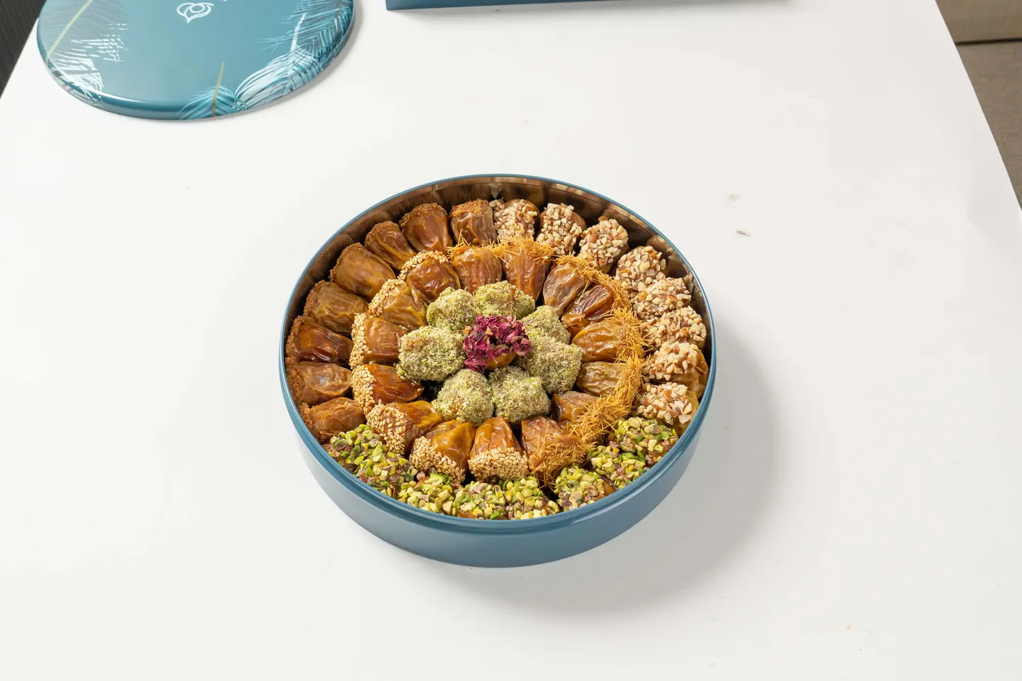 بوكس تمر محشي