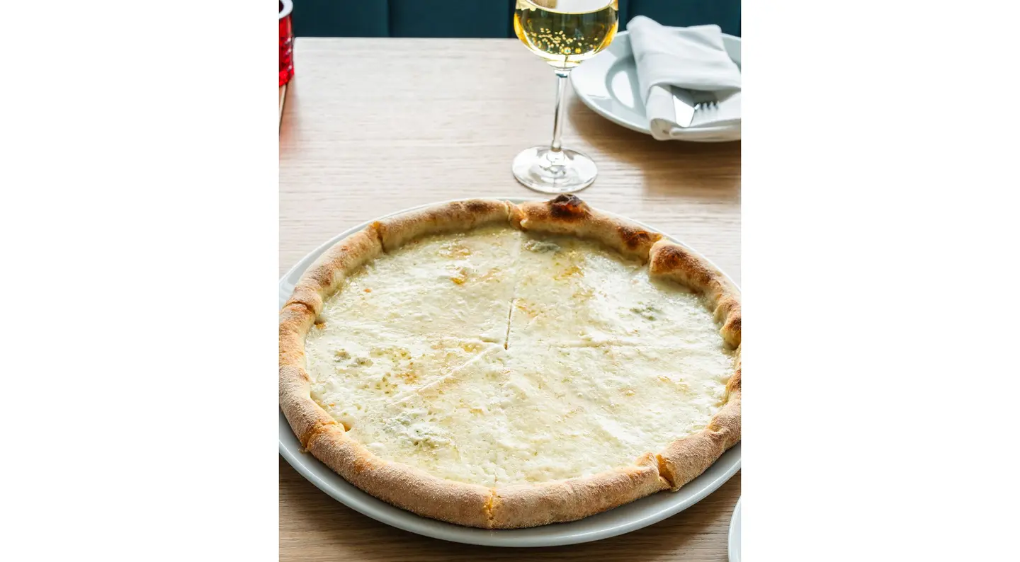 بيتزا كواترو فورماجيو