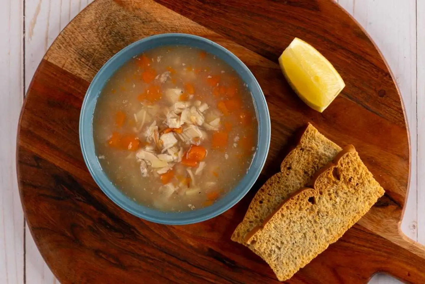 شوربة الشعيرية بالدجاج والخضروات