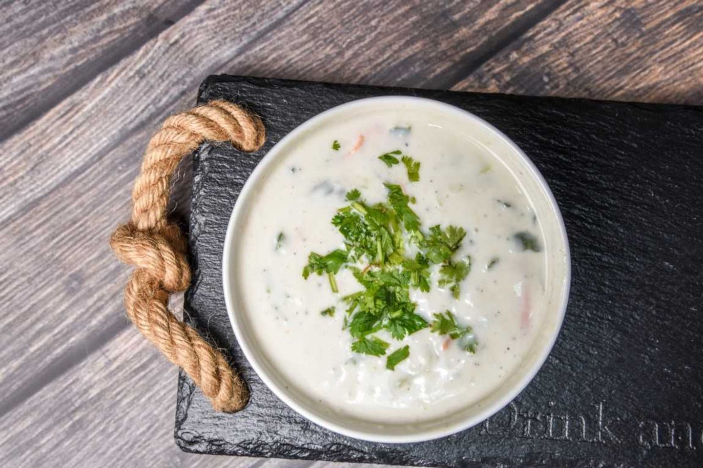 سلطة كبيرة - خيار باللبن