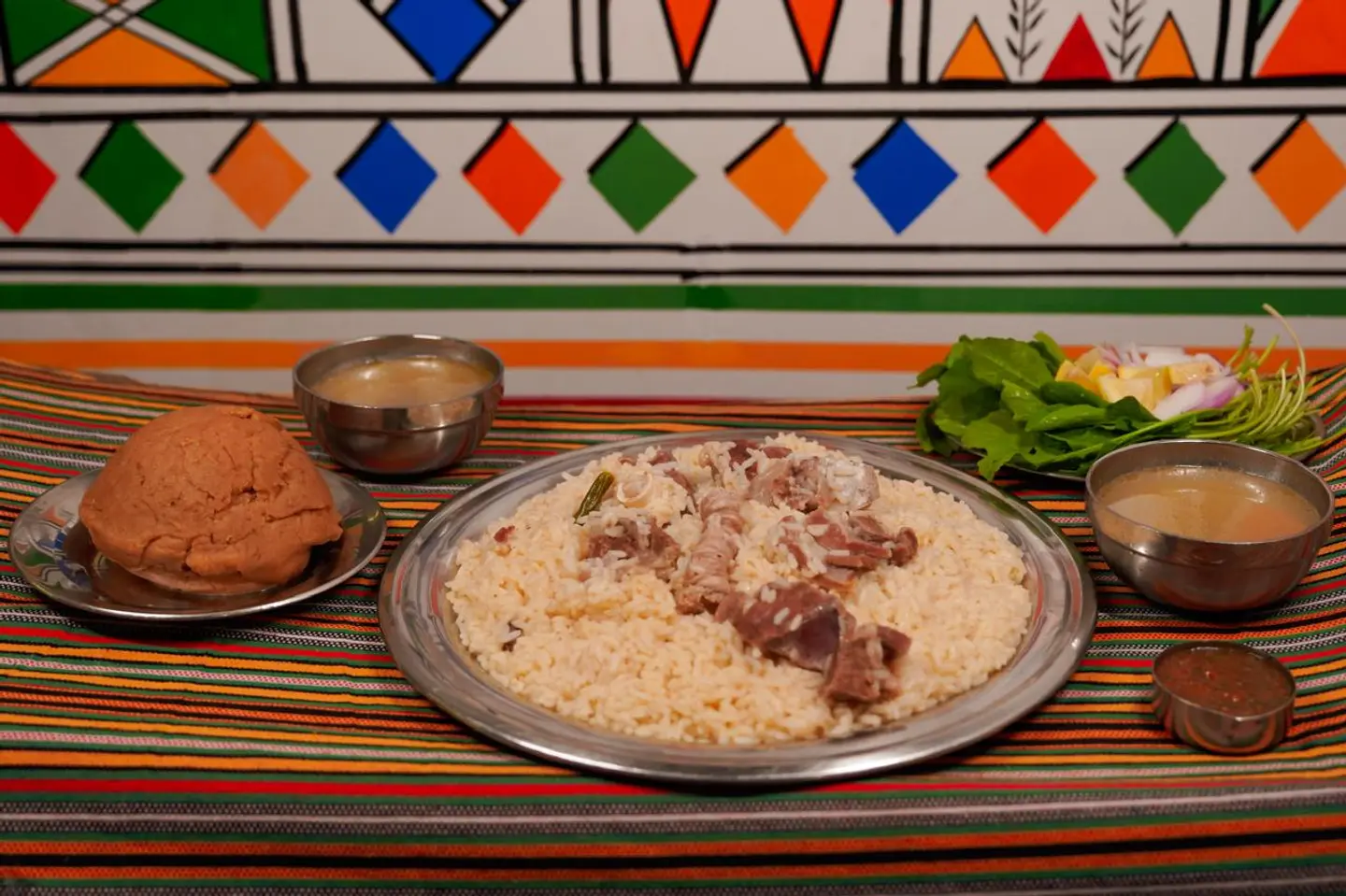 نفر مضغوط لحم مع العصيده و المرق