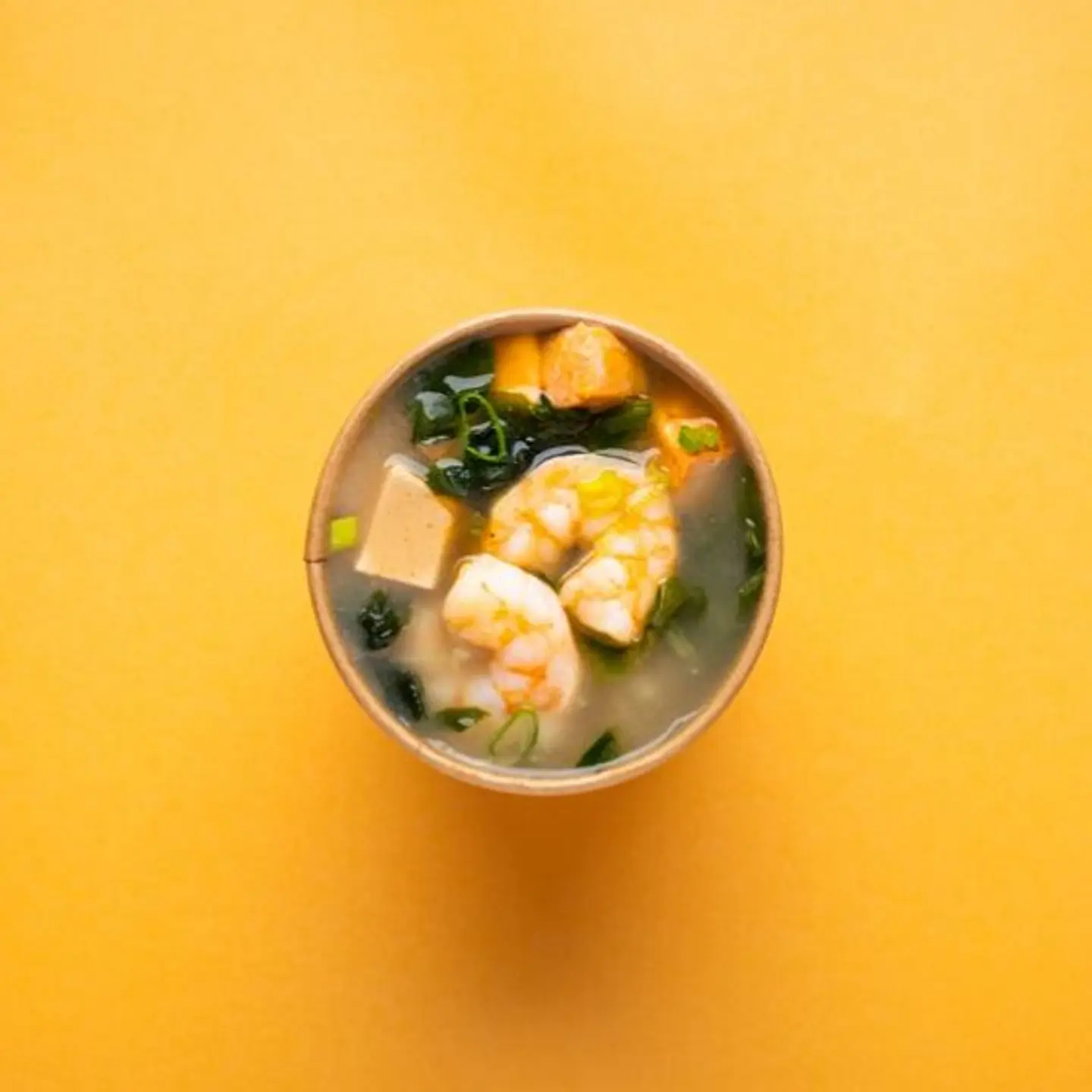 شوربة ميزو بثمار البحر