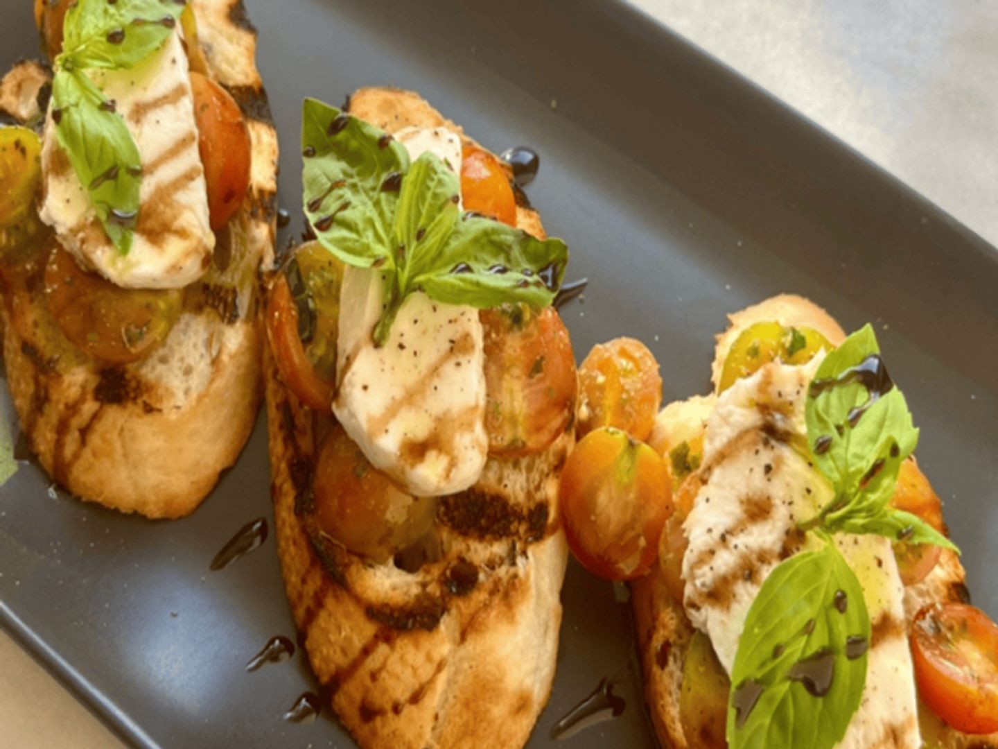 Bruschetta Pomodoro Mozzarella