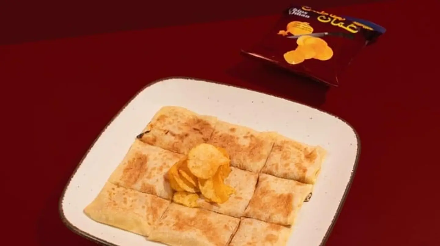 شيبس عمان مع جبن سائل