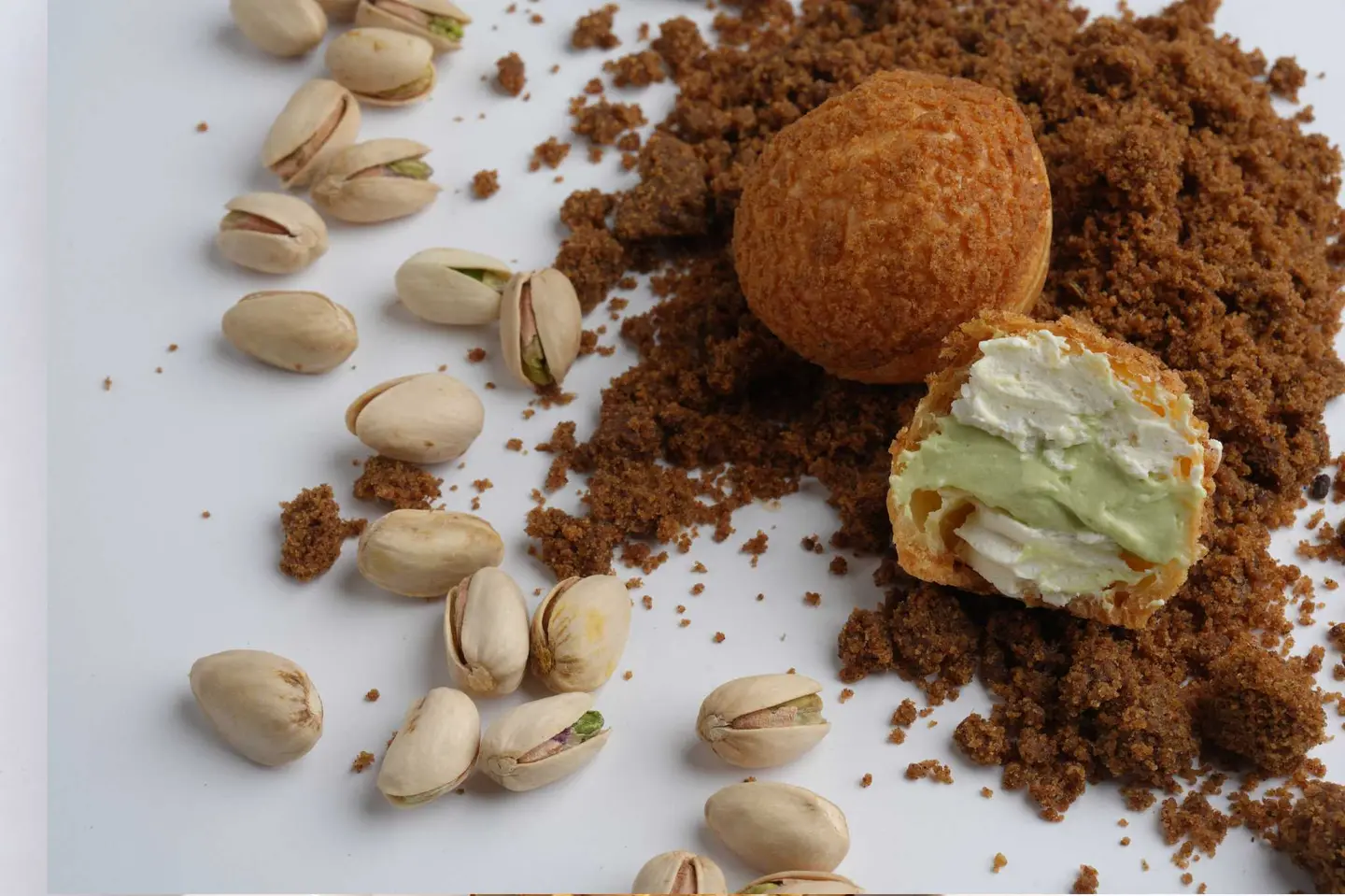 Mamroos Choux Pistachio