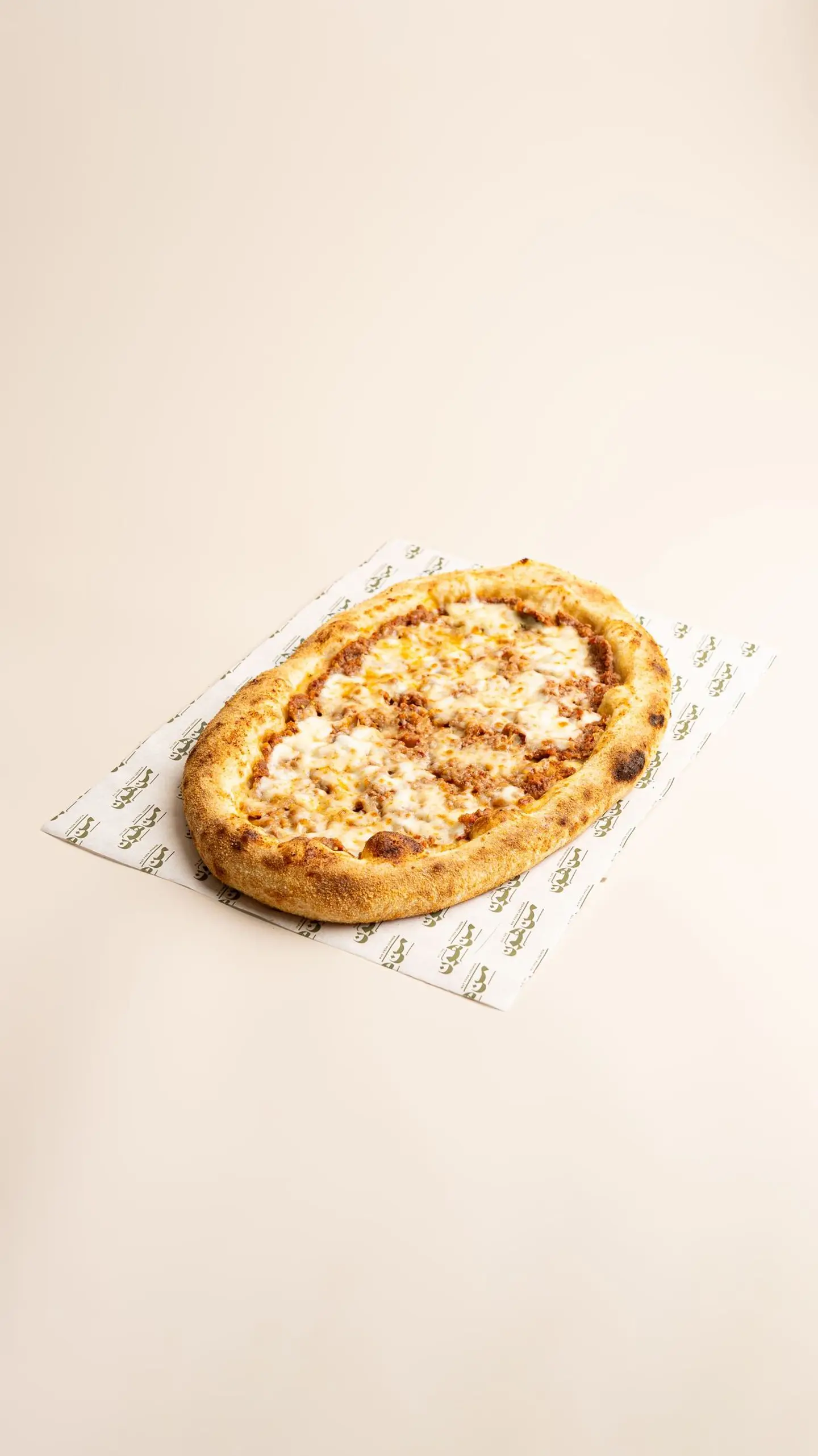 لحمة بعجين مع جبنة