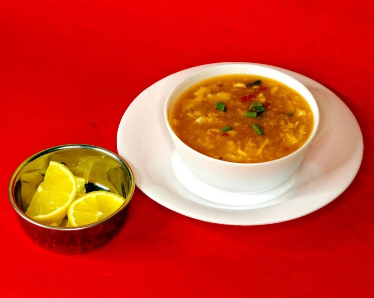شوربة دجاج حارة وحامضة