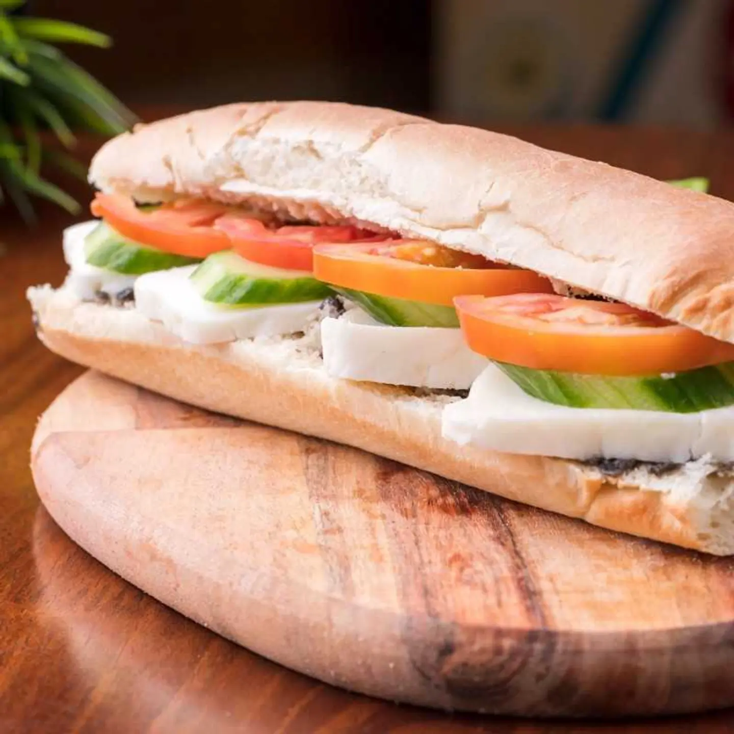 ساندوتش حلوم