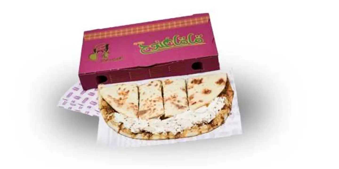 منقوشة زعتر مع لبنة