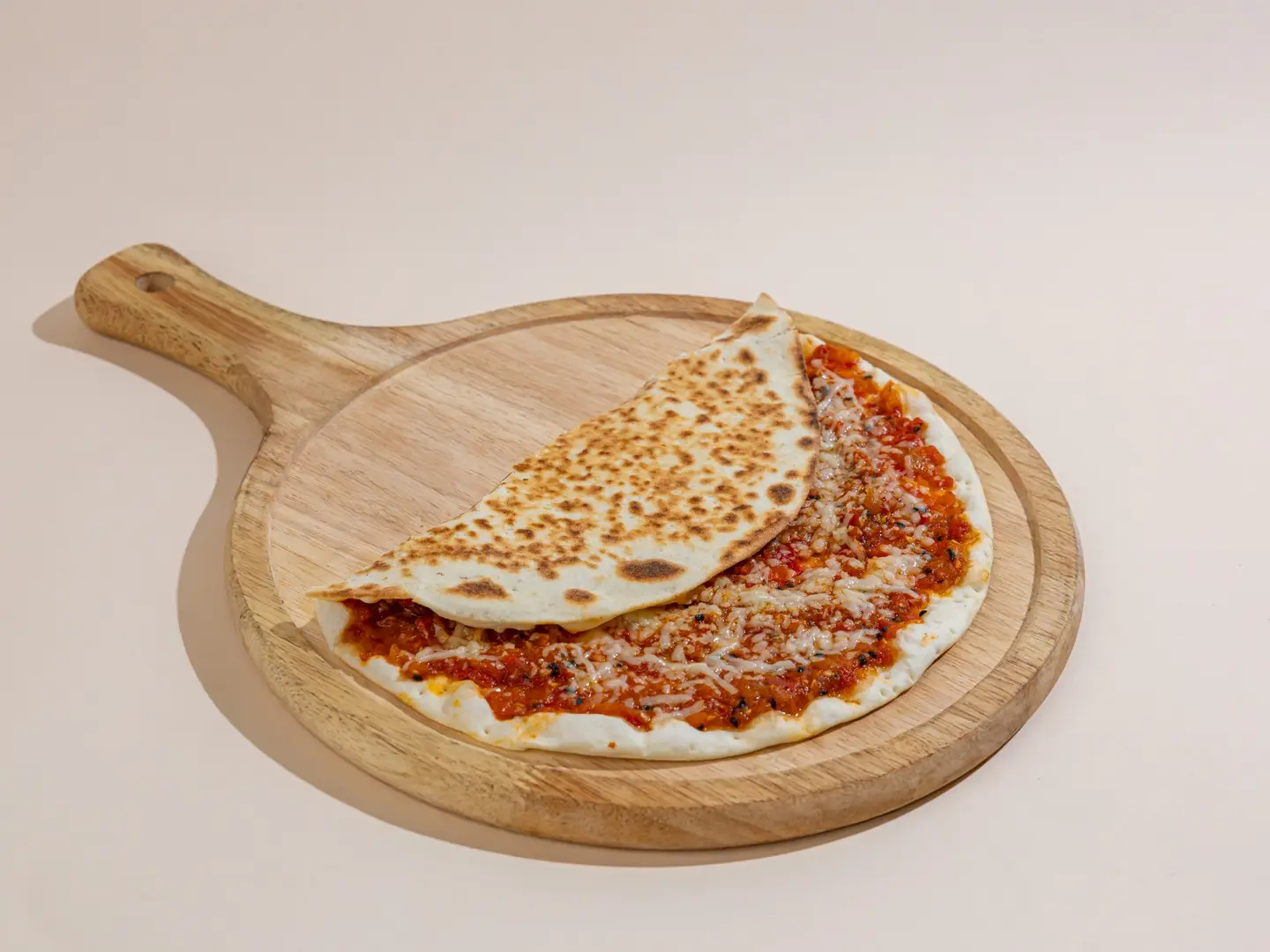 محمرة طماطم جبن.